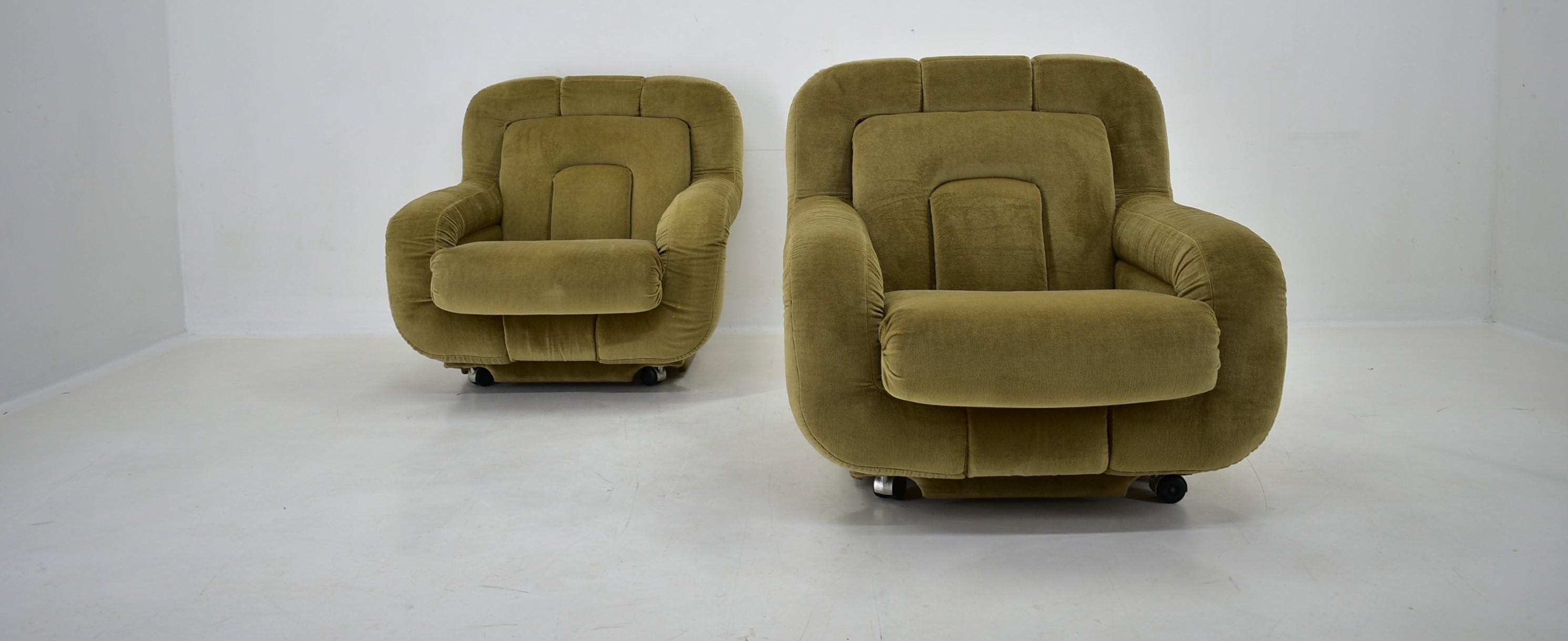 Fabric Pair of Rare Mid Century Lounge Armchairs, Italy, 1970s