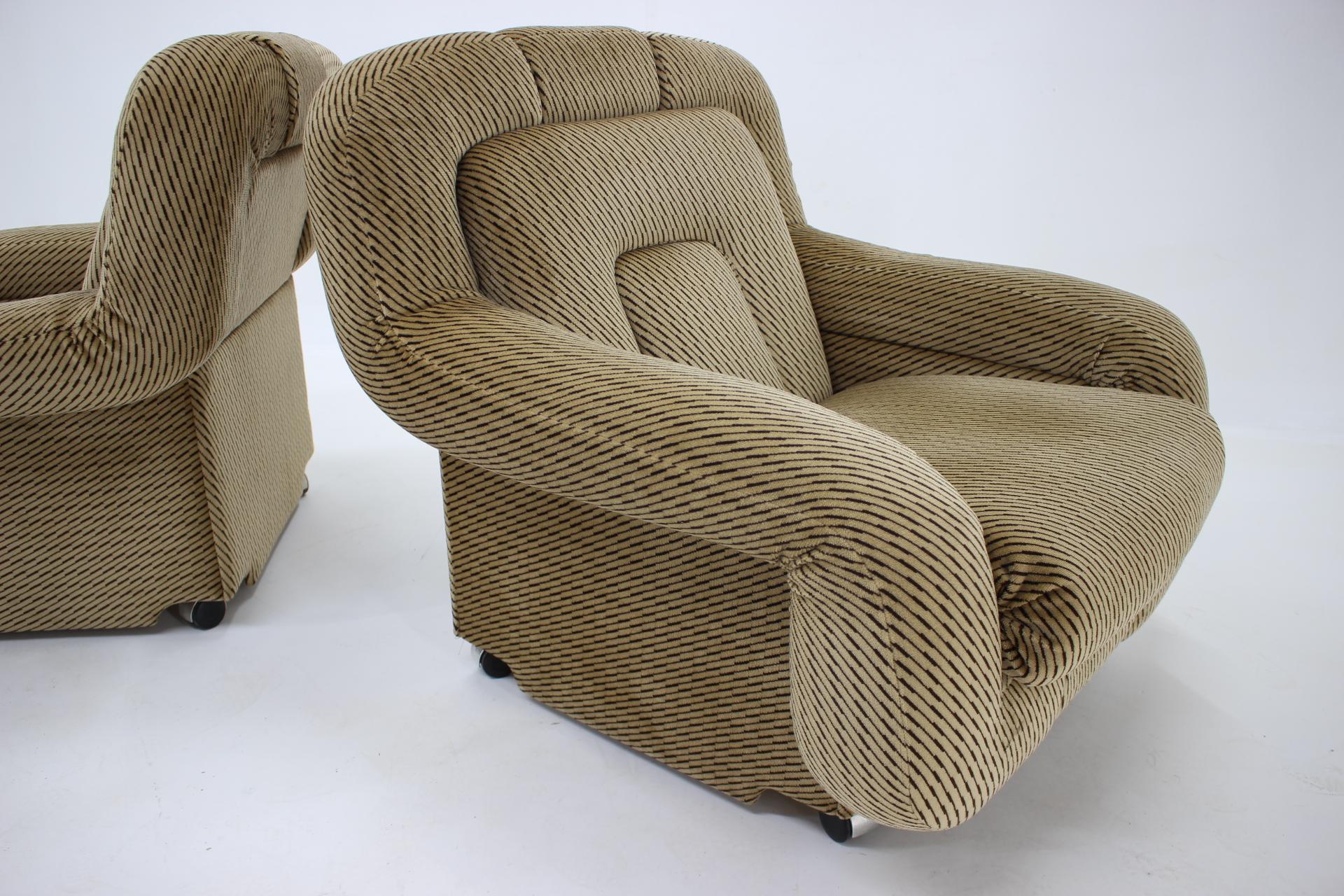 Pair of Rare Mid Century Lounge Armchairs, Italy, 1970s 1