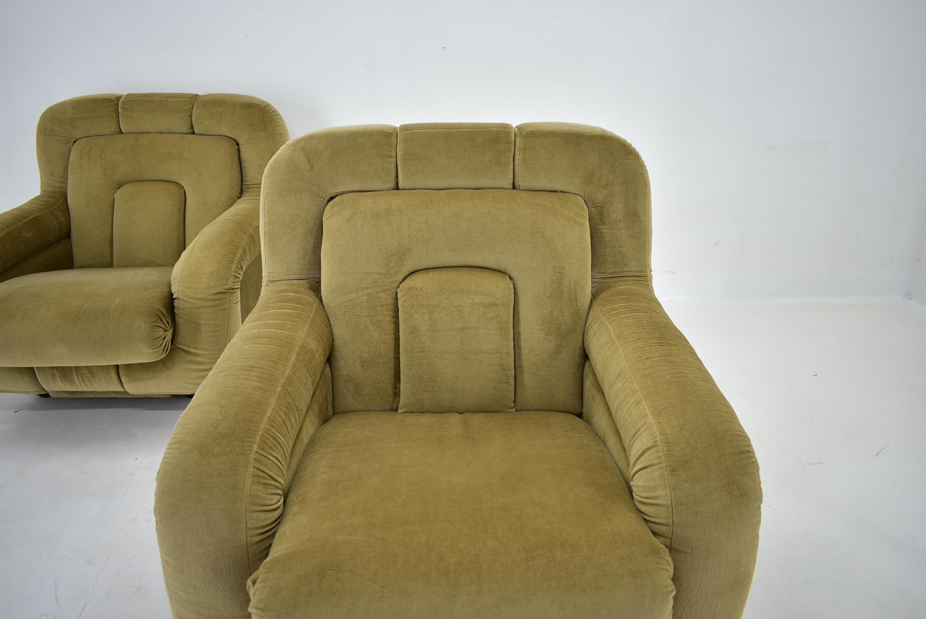 Pair of Rare Mid Century Lounge Armchairs, Italy, 1970s 1