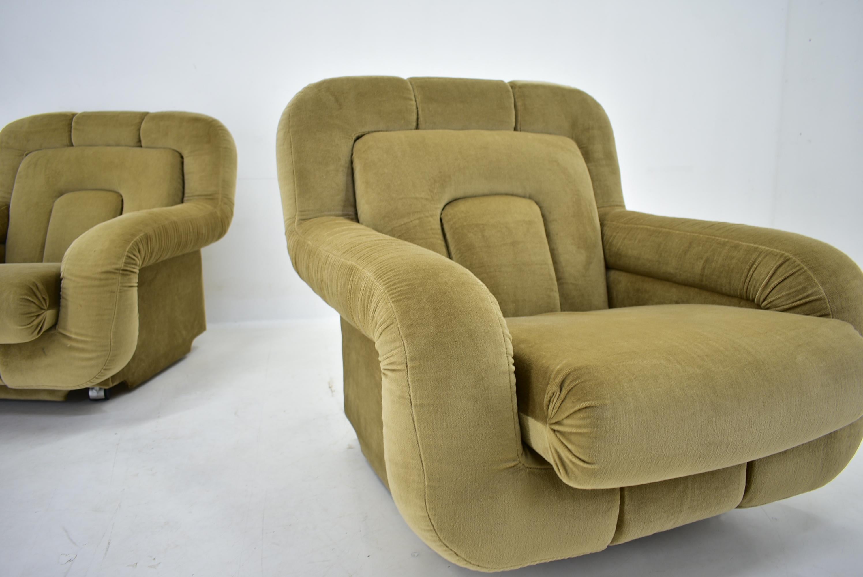 Pair of Rare Mid Century Lounge Armchairs, Italy, 1970s 2