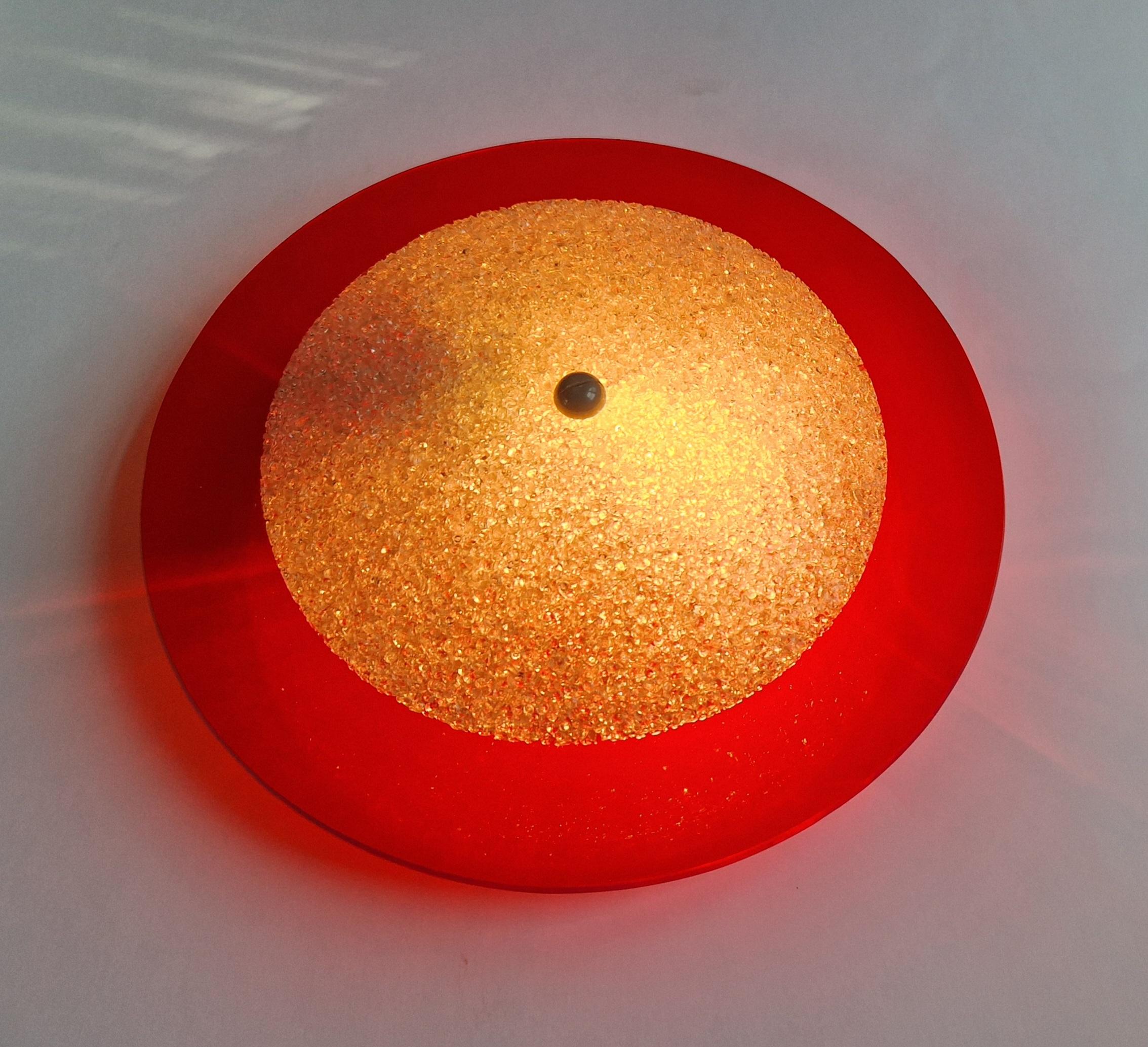 Fine XX secolo Coppia di rare lampade da parete o da soffitto rosse della metà del secolo scorso, Germania, anni '70 in vendita
