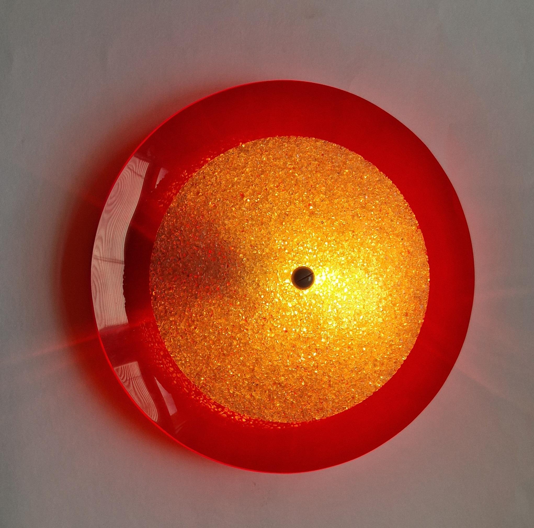 Coppia di rare lampade da parete o da soffitto rosse della metà del secolo scorso, Germania, anni '70 in vendita 1