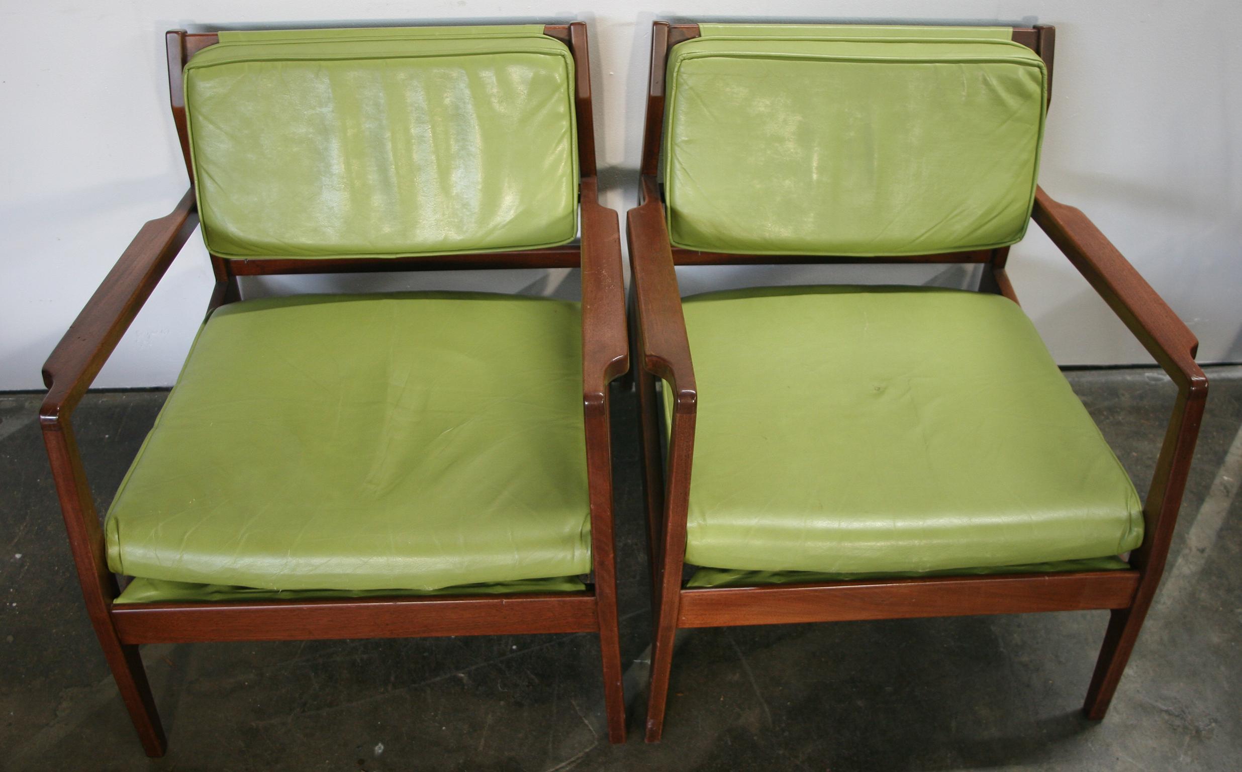 Mid-Century Modern Pair of Rare Midcentury Jens Risom U 460 Low Lounge Chairs Green Leather