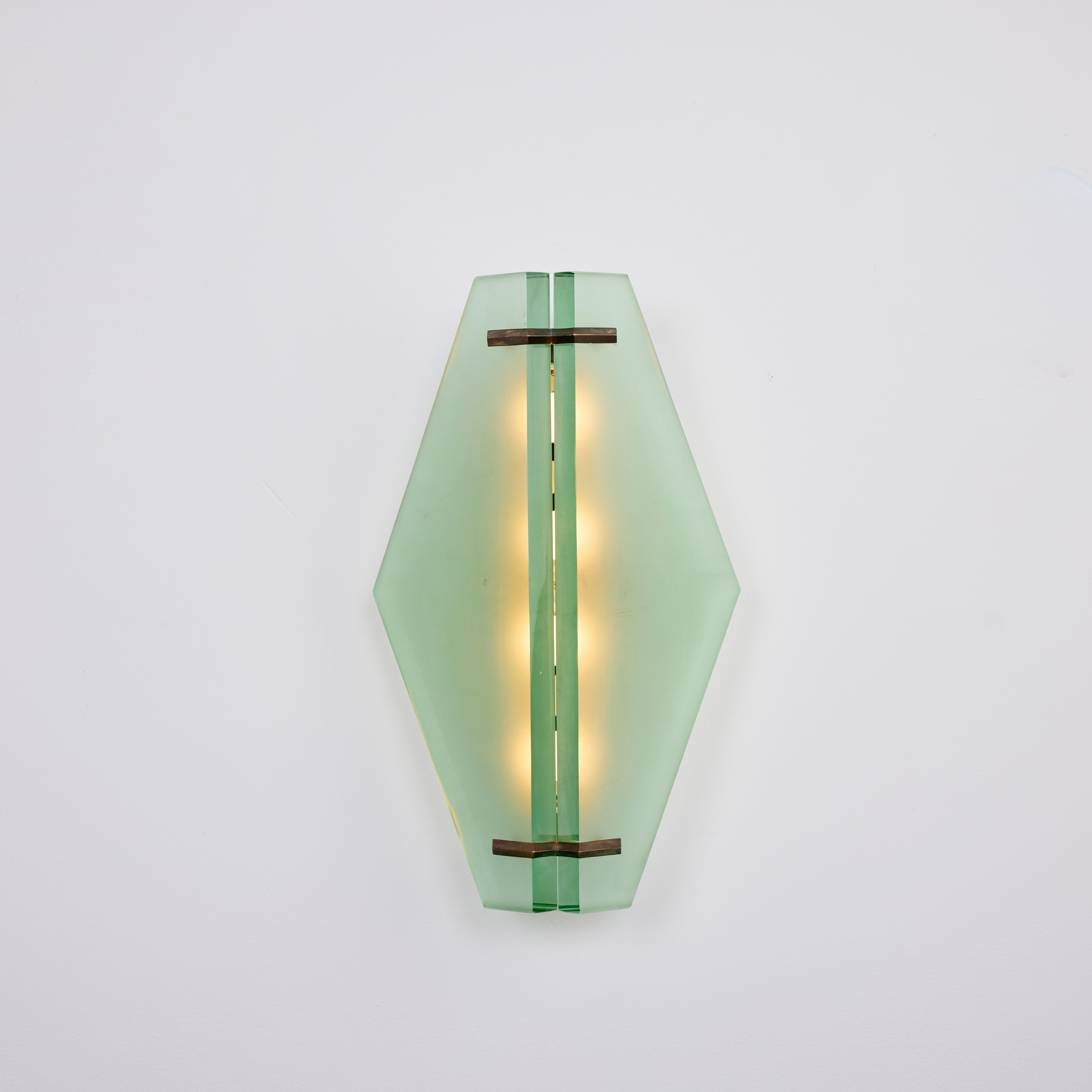 Paar seltene Wandleuchter Model No. 1943 von Max Ingrand für Fontana Arte (Moderne der Mitte des Jahrhunderts) im Angebot
