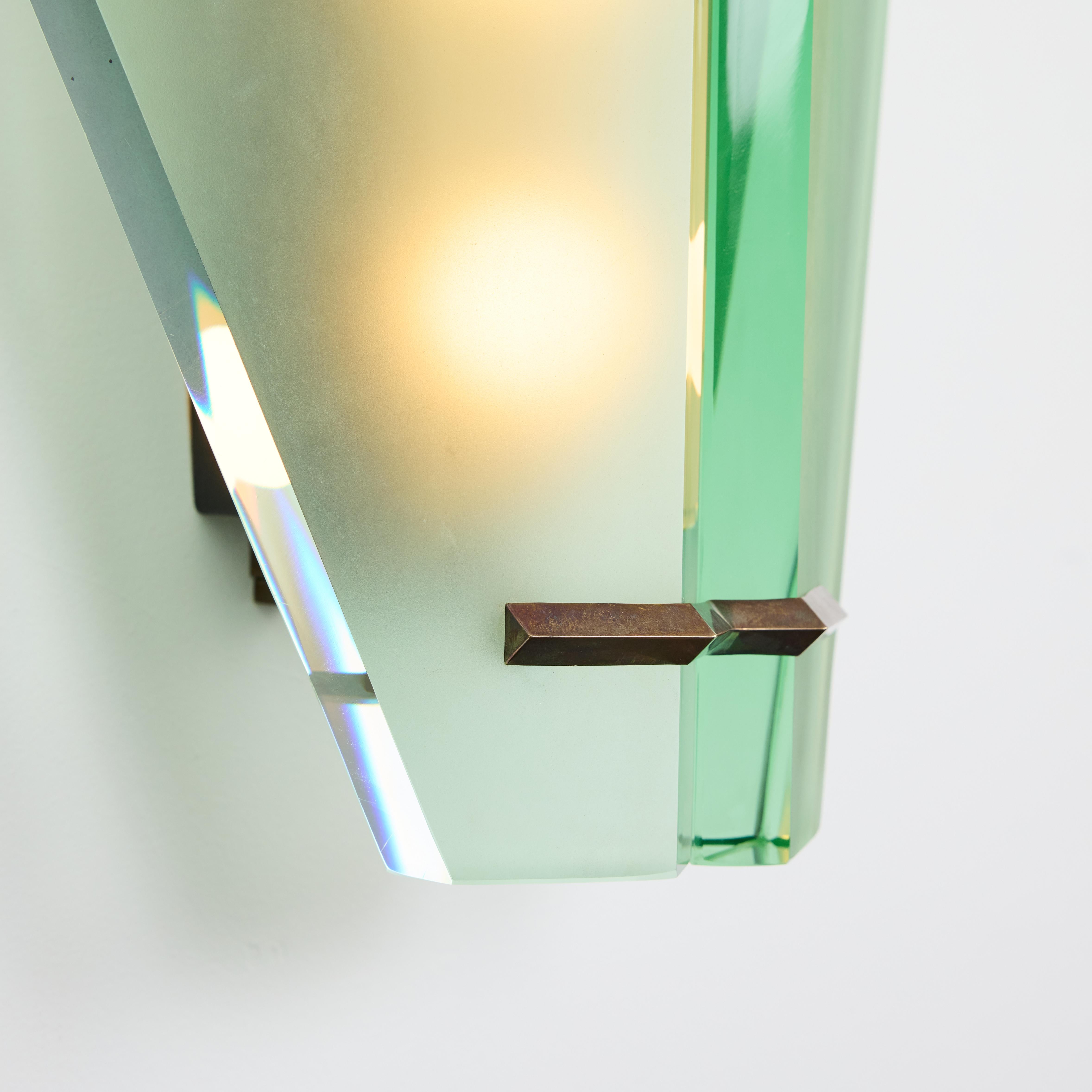 Paar seltene Wandleuchter Model No. 1943 von Max Ingrand für Fontana Arte (Italienisch) im Angebot