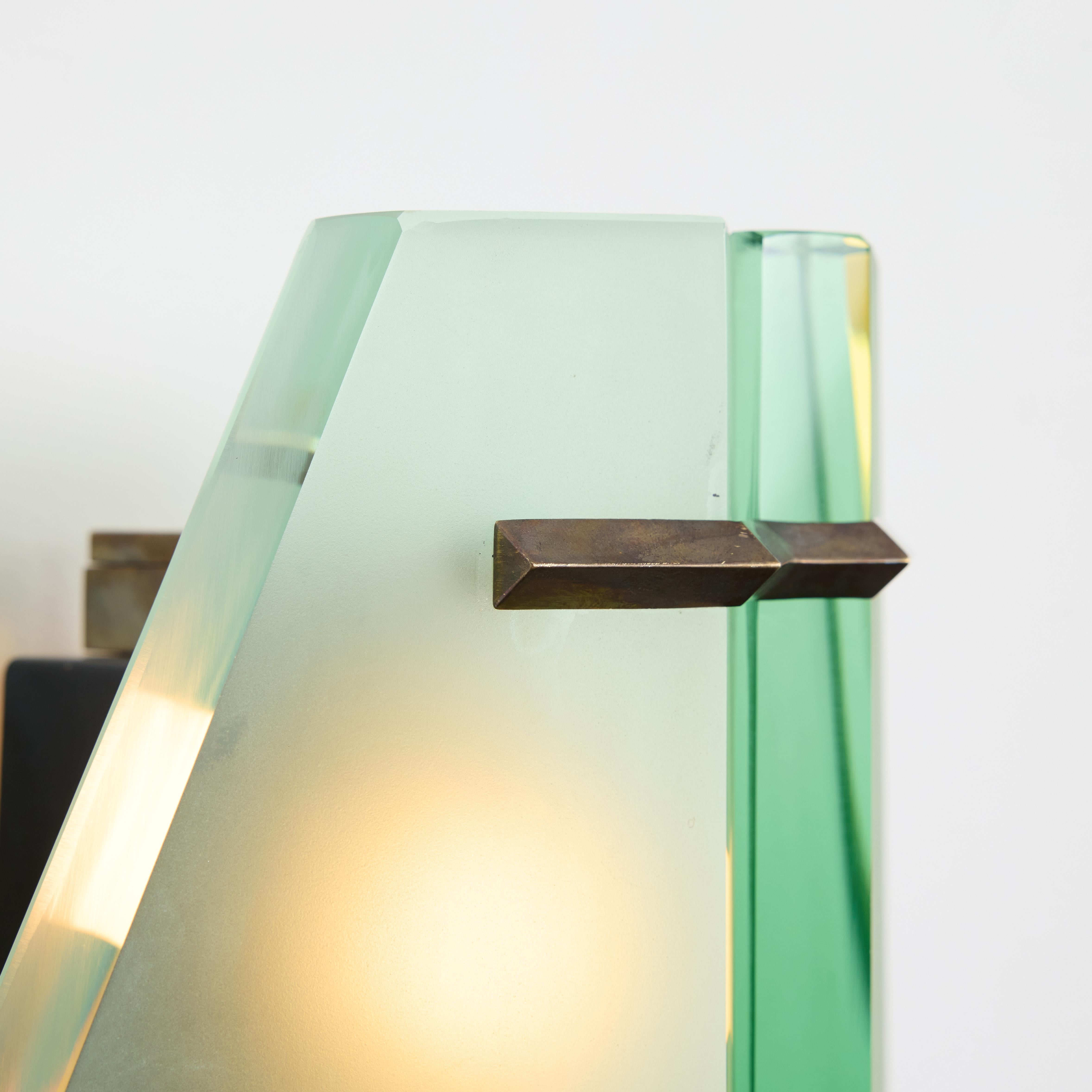 Paar seltene Wandleuchter Model No. 1943 von Max Ingrand für Fontana Arte (20. Jahrhundert) im Angebot