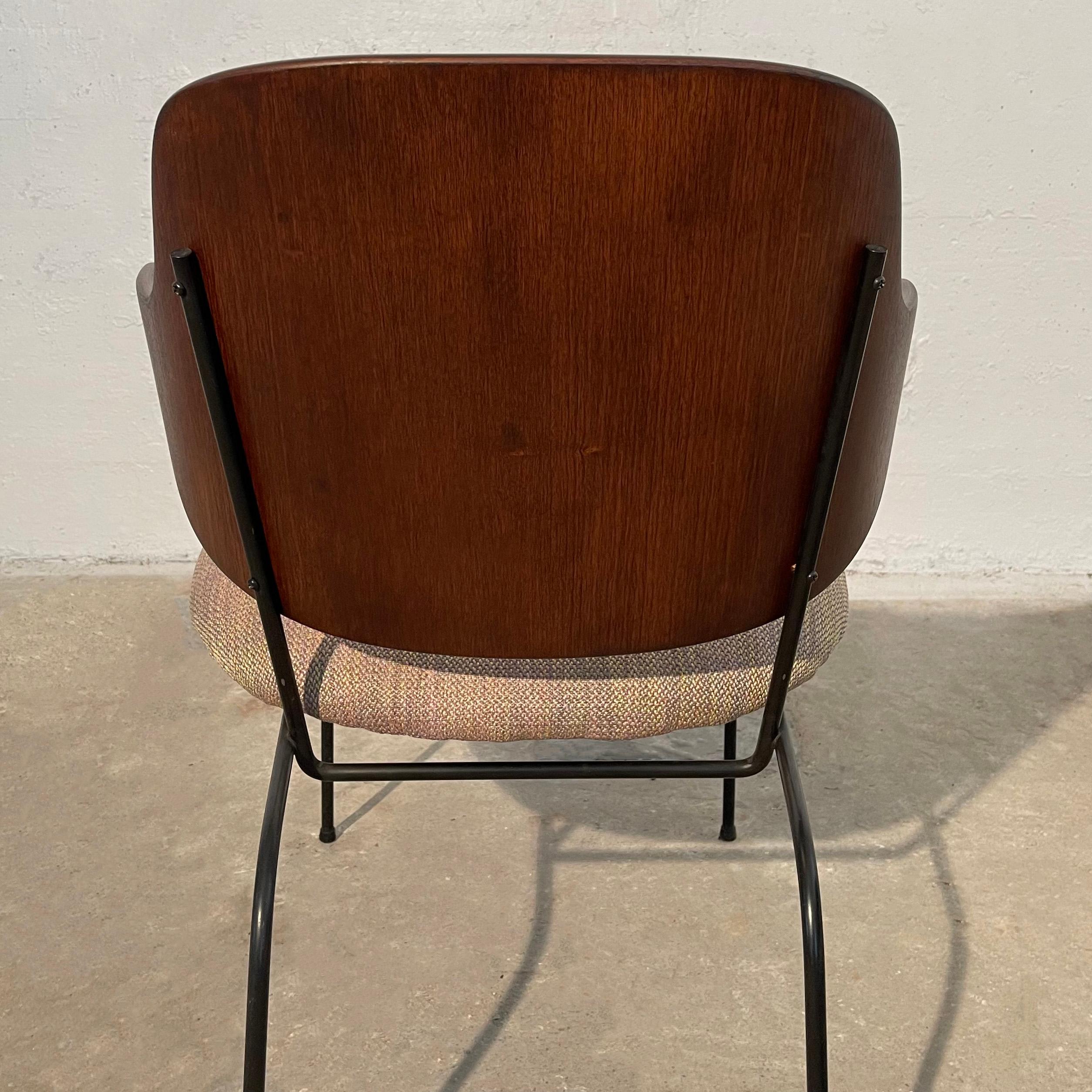 Seltene Penguin-Stühle Modell von Ib Kofod-Larsen für Selig, Paar (Stoff) im Angebot