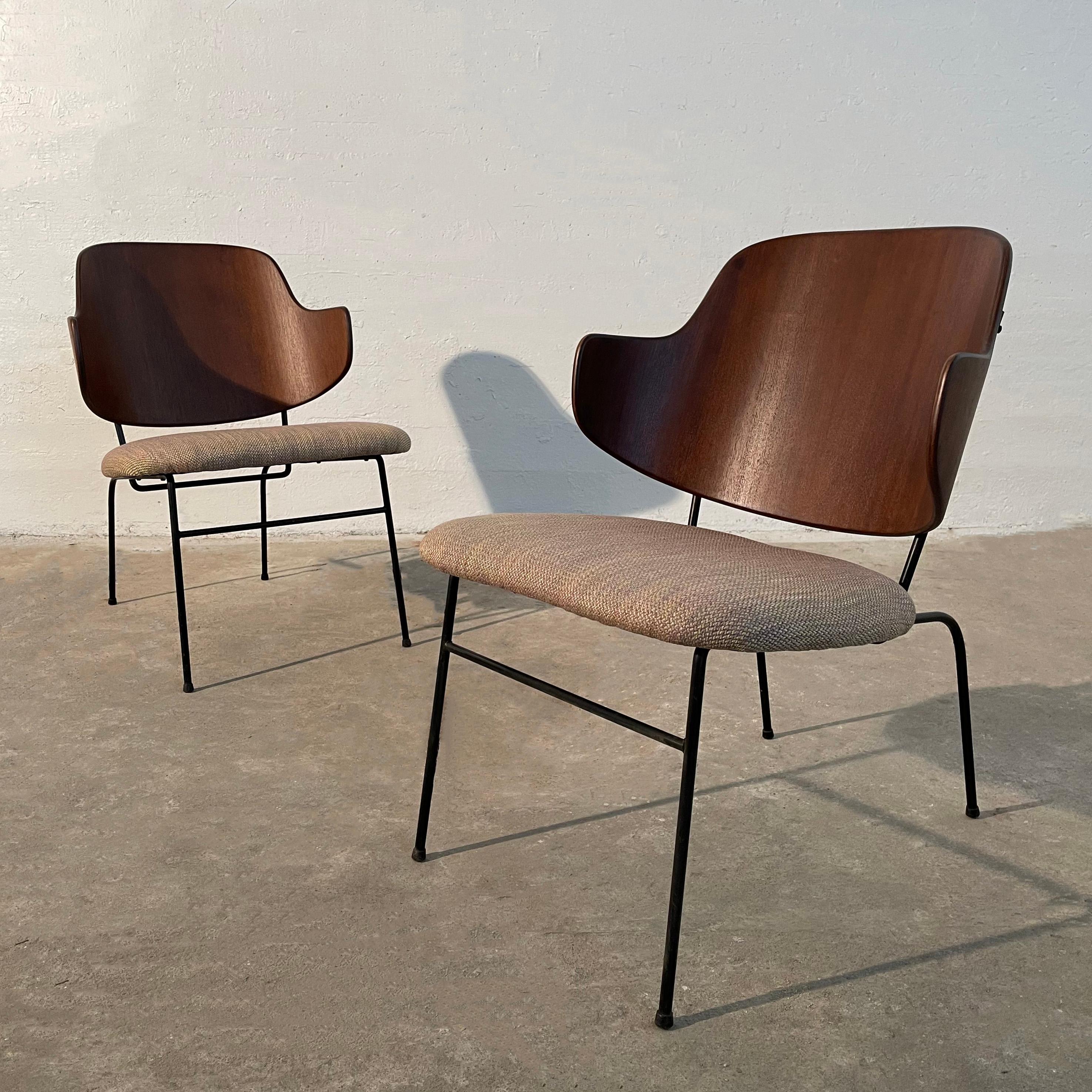 Seltene Penguin-Stühle Modell von Ib Kofod-Larsen für Selig, Paar im Angebot 1