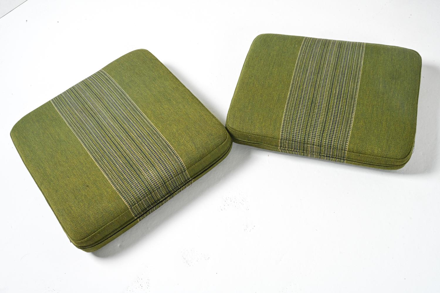 Coppia di rare poltrone in Oak di Henning Kjaernulf, Danimarca, anni '70 circa in vendita 10