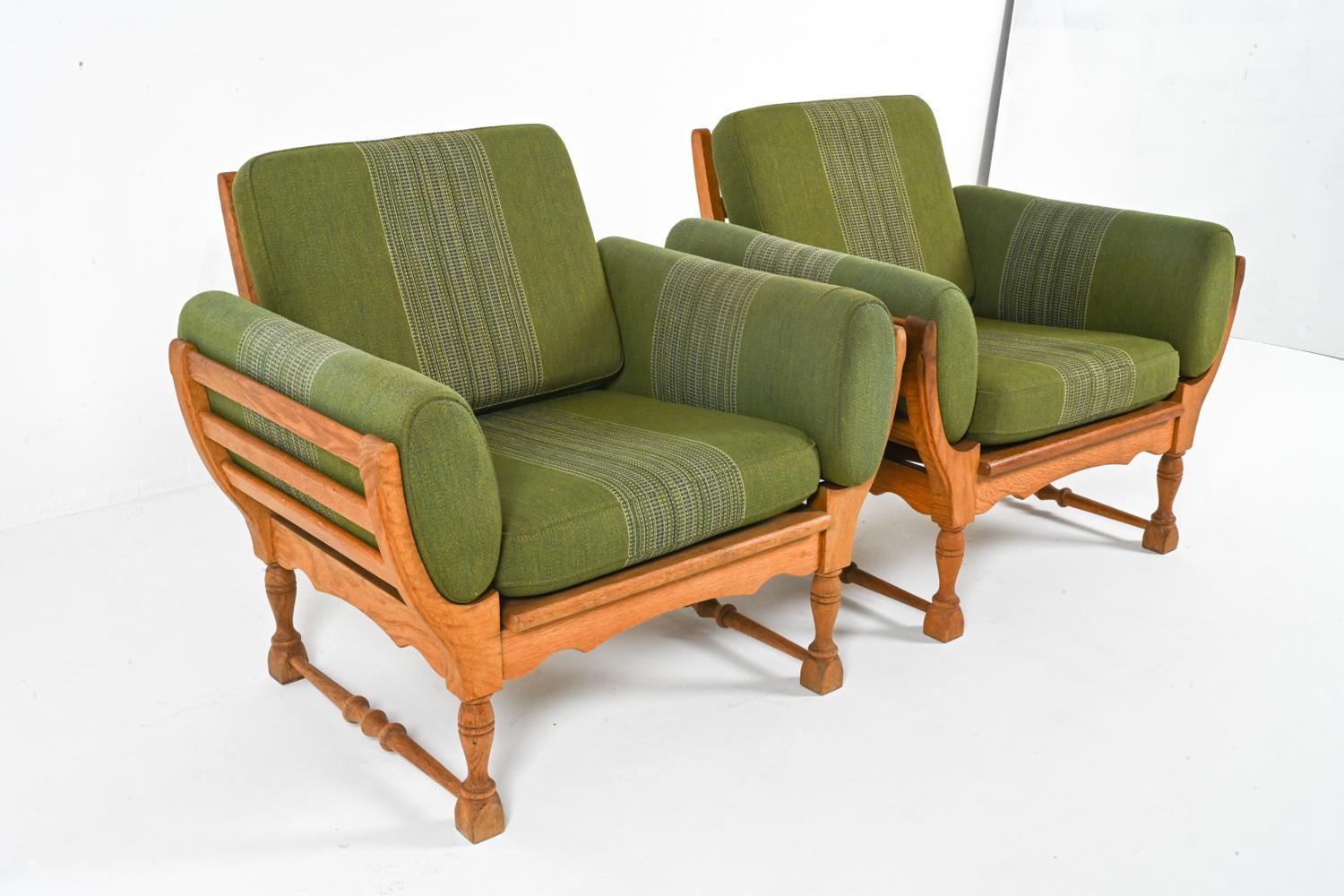 Coppia di rare poltrone in Oak di Henning Kjaernulf, Danimarca, anni '70 circa In condizioni buone in vendita a Norwalk, CT