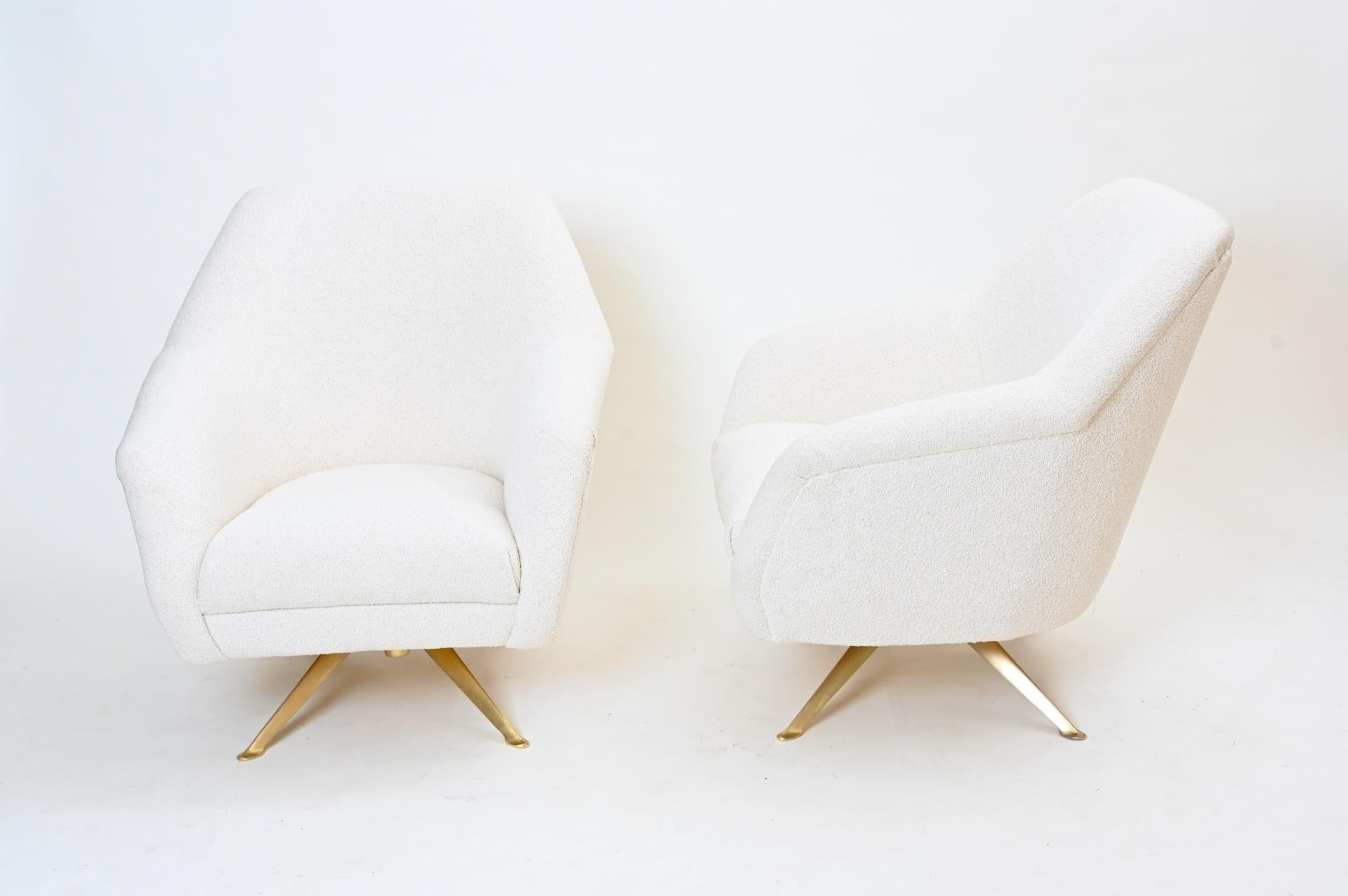 These are original and rare 1950s Borsani chairs. 

An important design Classic. This model precedes the more ubiquitous P32 model.

Reupholstered in a cotton white bouclé.


   