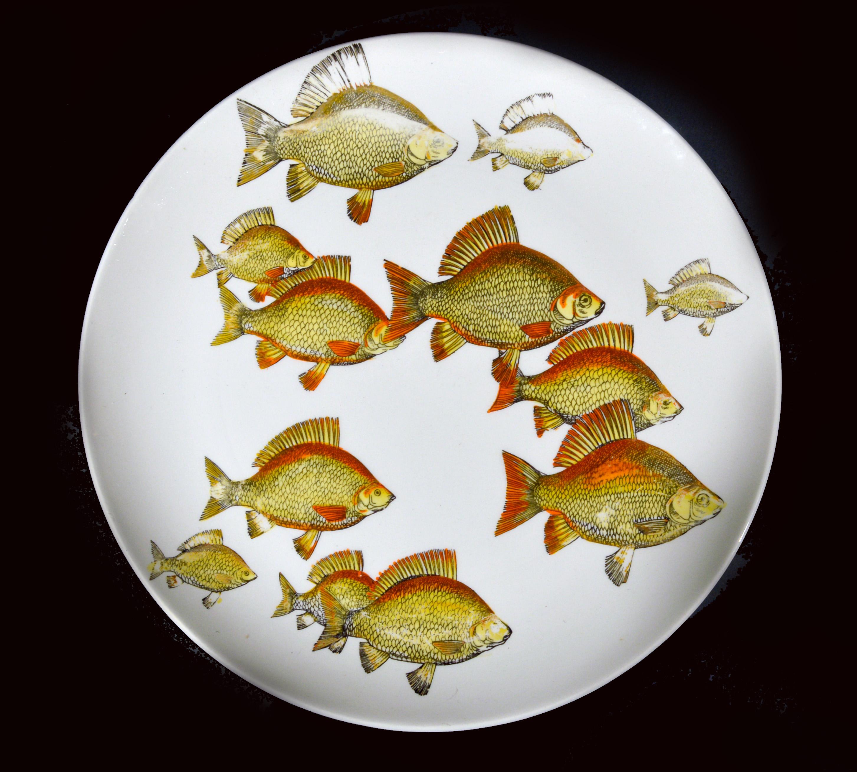 Milieu du XXe siècle Assiettes à poisson en porcelaine Piero Fornasetti, motif Pesci ou Passage of Fish en vente