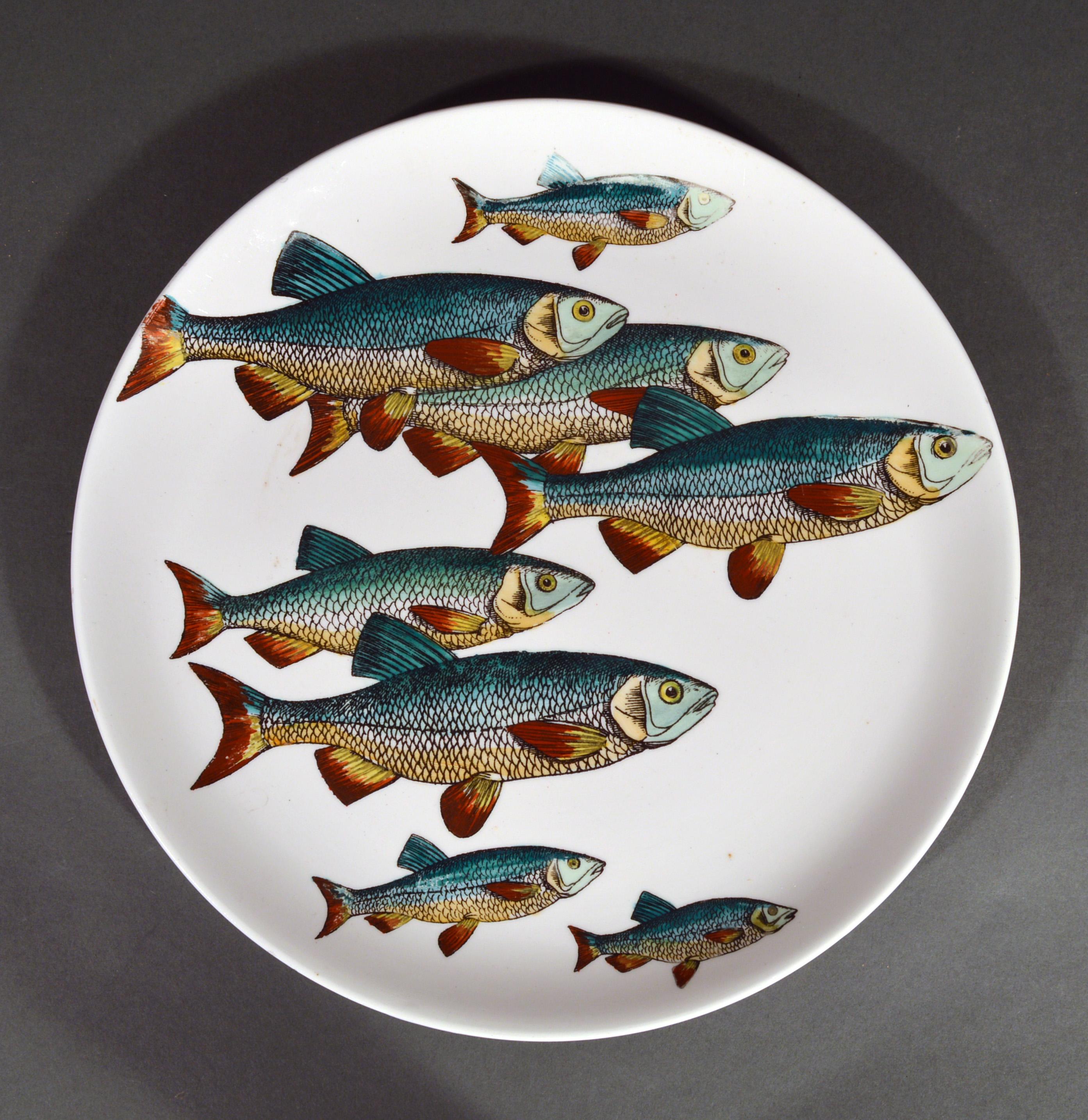 Piero Fornasetti Porcelain Fish Plates, Pesci pattern or Passage of Fish In Good Condition For Sale In Downingtown, PA