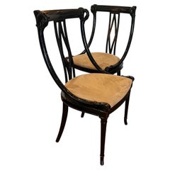 Coppia di rare sedie impero postmoderne laccate nere a collo di cigno