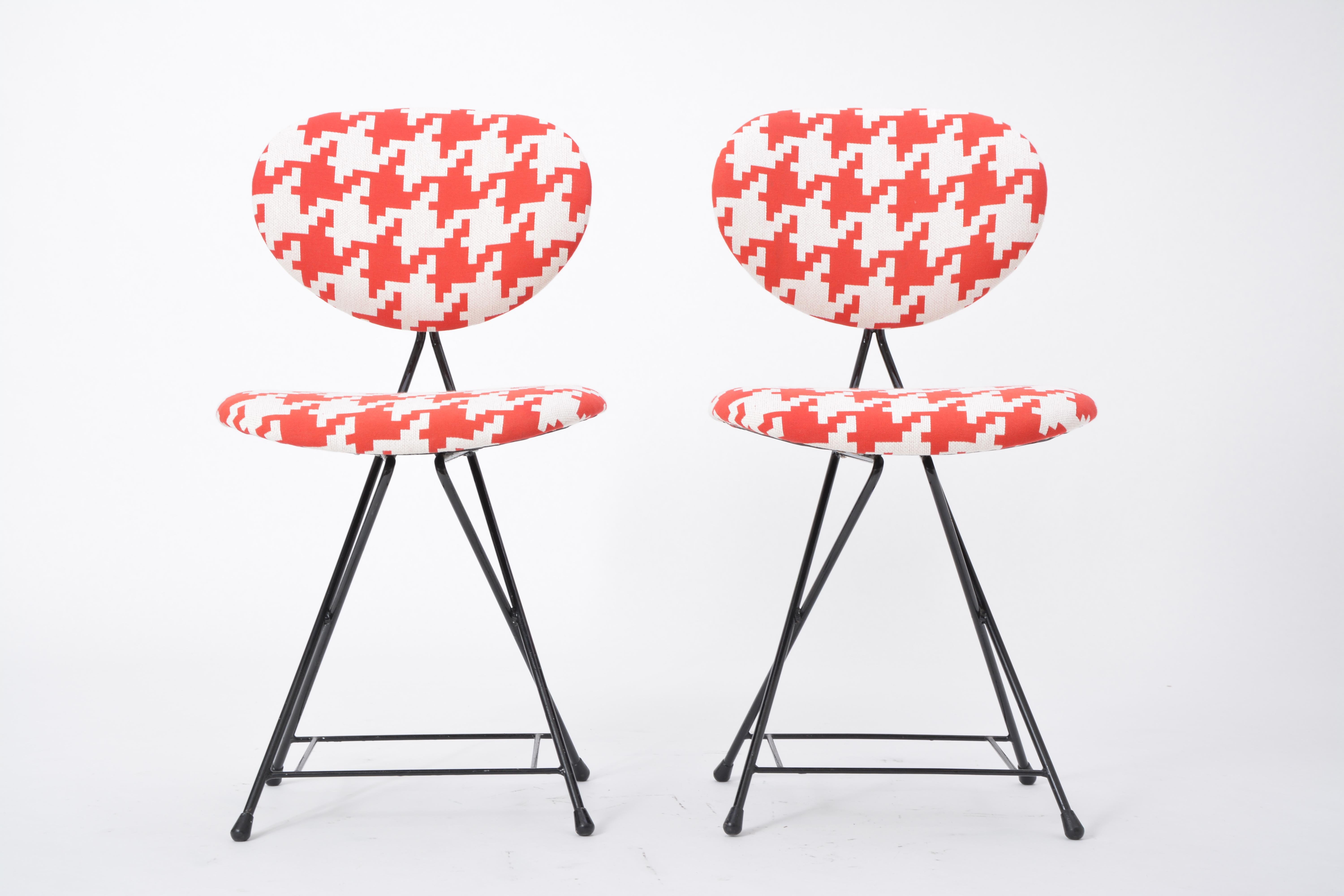 Mid-Century Modern Paire de chaises F & T hollandaises rembourrées de style mi-siècle moderne, par Rob Parry en vente