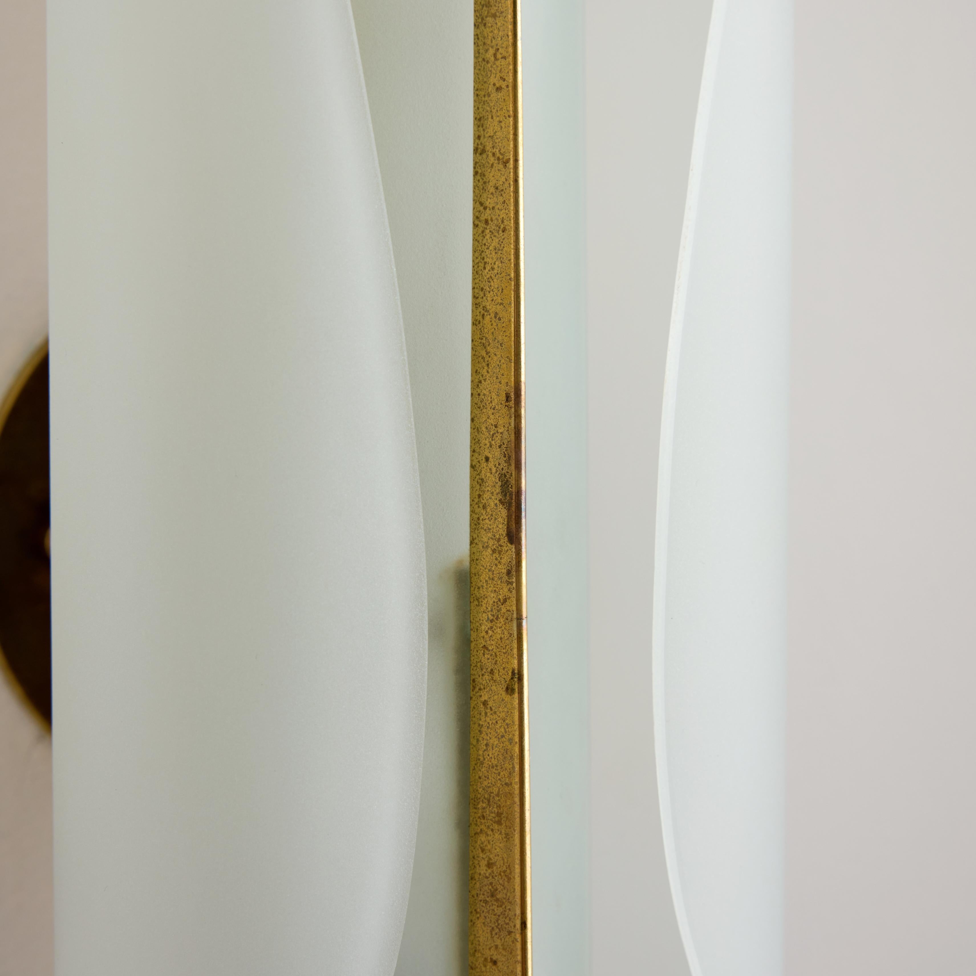 Coppia di rari lampadari di Max Ingrand per Fontana Arte in vendita 8