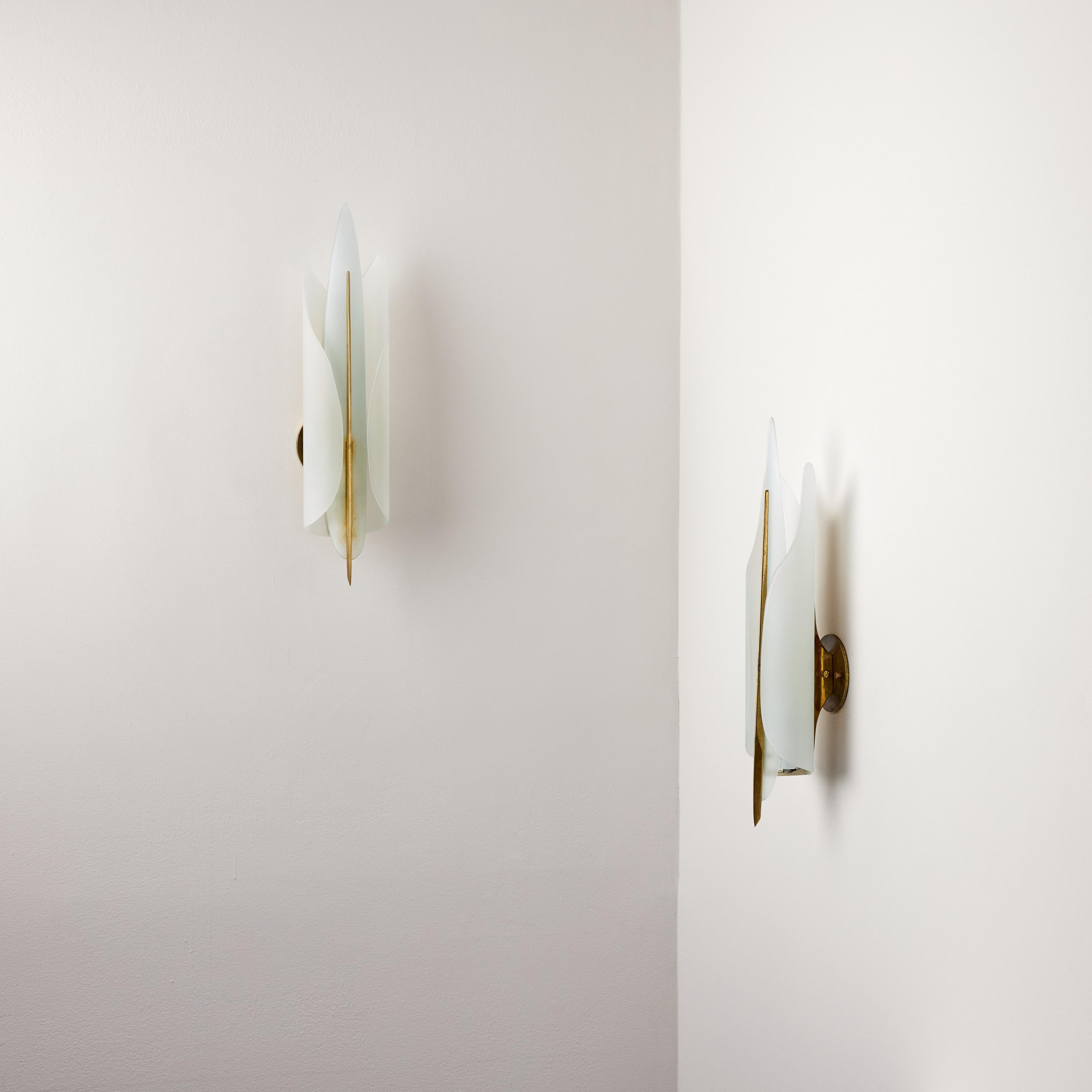 Italiano Coppia di rari lampadari di Max Ingrand per Fontana Arte in vendita