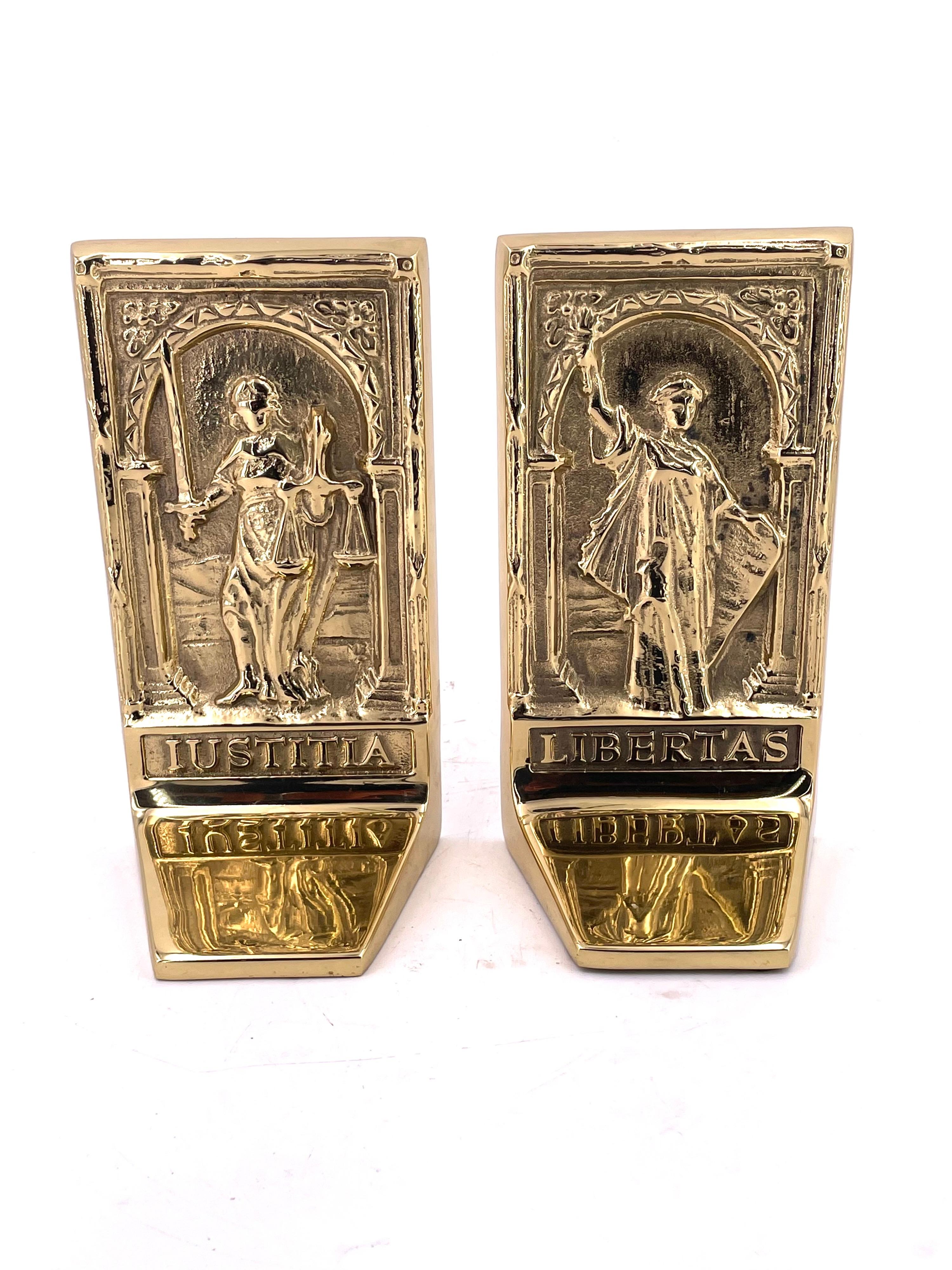 Beautiful brass set of collectible bookends with legends by Aristotle and Thomas Jefferson, manufactured in 1996 by Virginia Metalcrafters great quality.