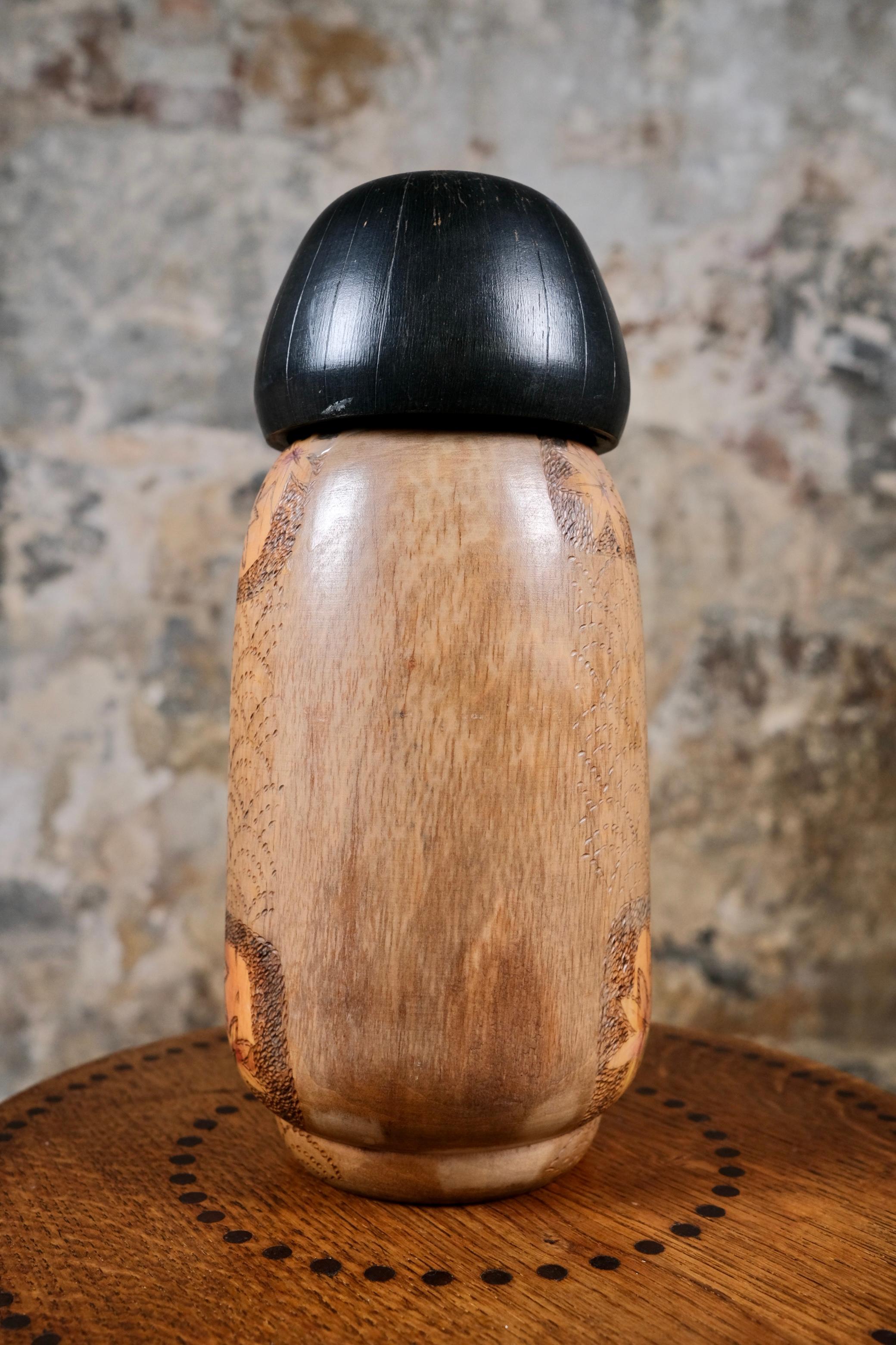 Pareja de raras Sosaku Kokeshi, Japón, años 70 en Bueno estado para la venta en Lyon, FR