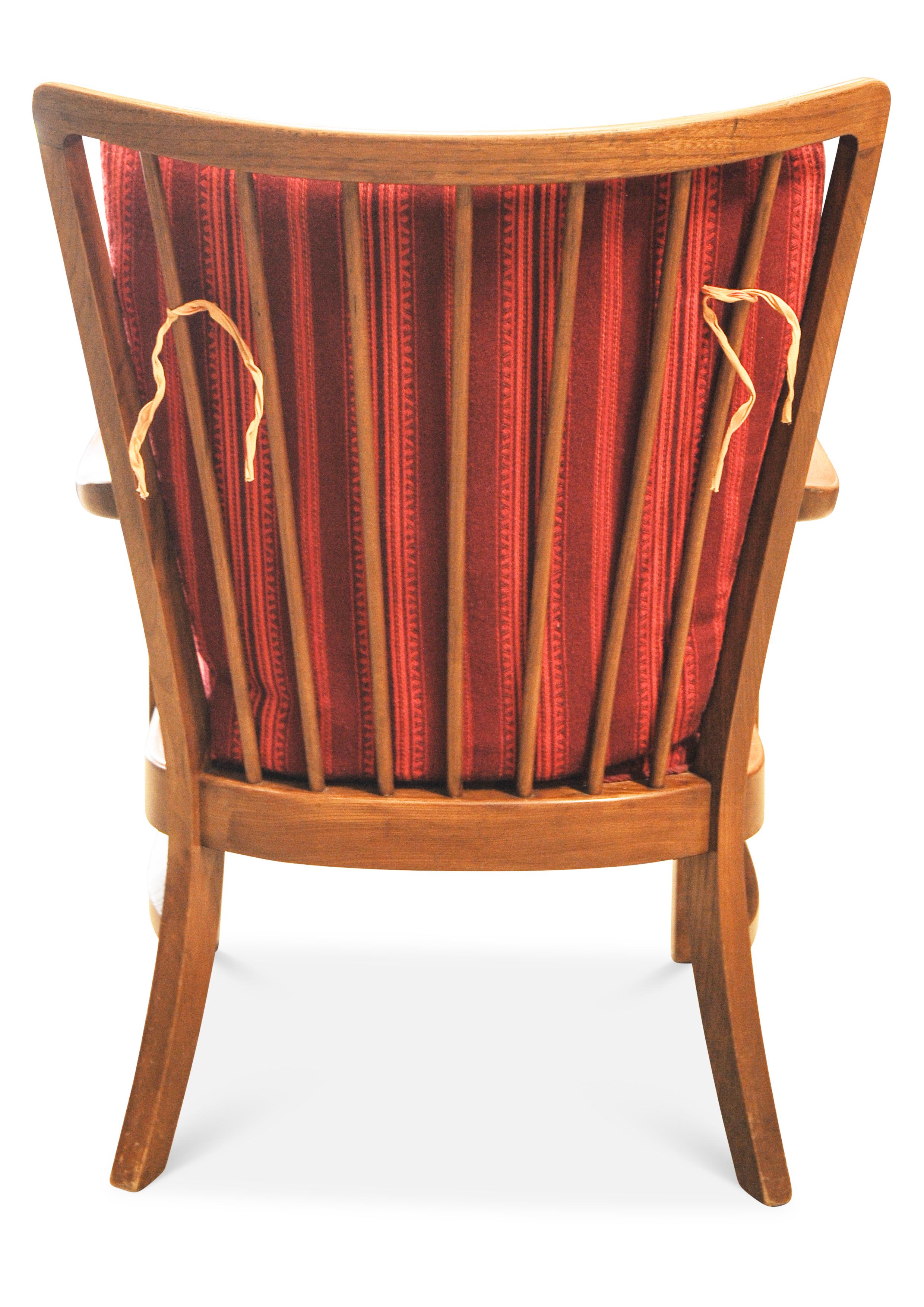Paire de rares fauteuils à cadre ouvert en hêtre teinté Fritz Hansen modèle 1628 estampillé Bon état - En vente à High Wycombe, GB