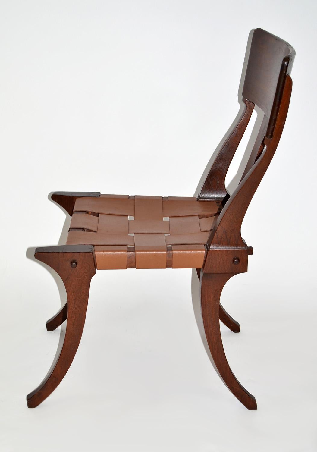 Pareja de raras sillas Klismos de teca de Ashley Hicks Colección Jantar Mantar 1999 Indio en venta