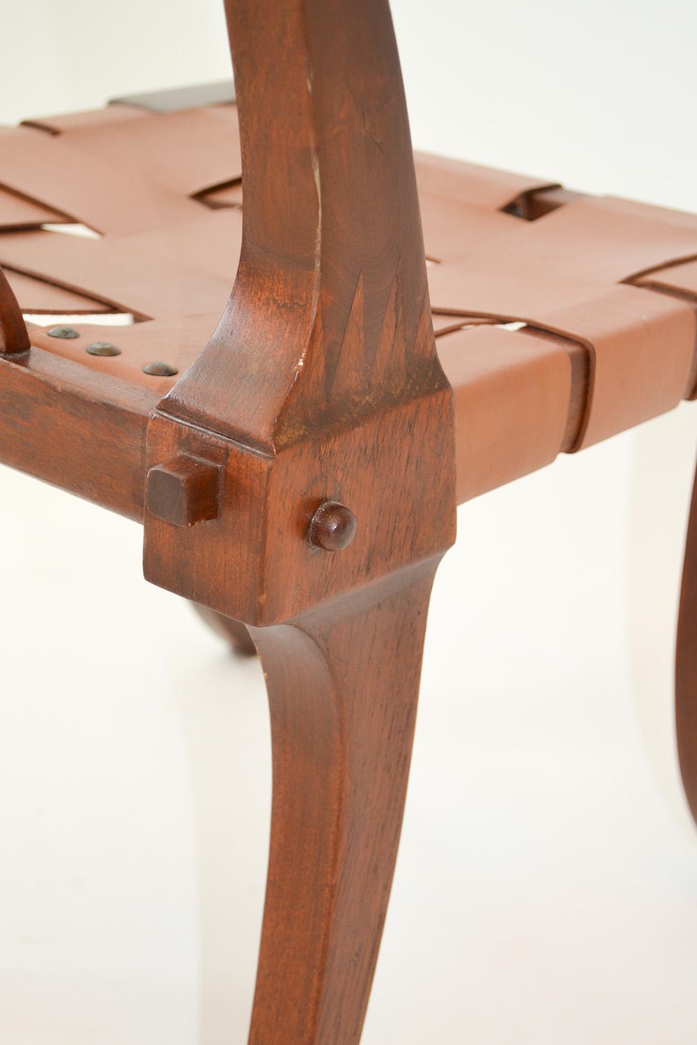 Pareja de raras sillas Klismos de teca de Ashley Hicks Colección Jantar Mantar 1999 siglo XX en venta