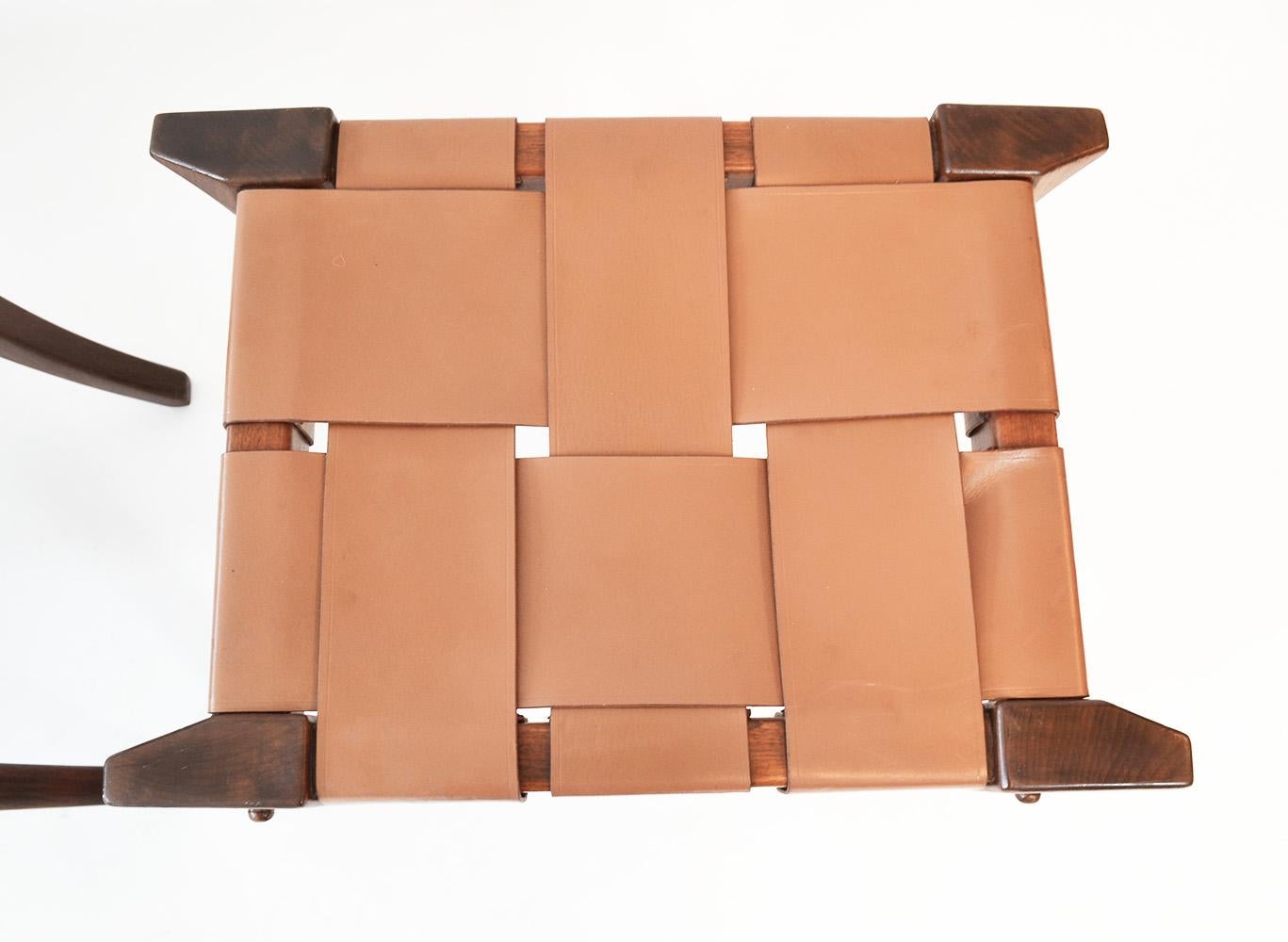 20ième siècle Paire d'ottomans ou tabourets Klismos en teck, Ashley Hicks Jantar Mantar 1999 en vente