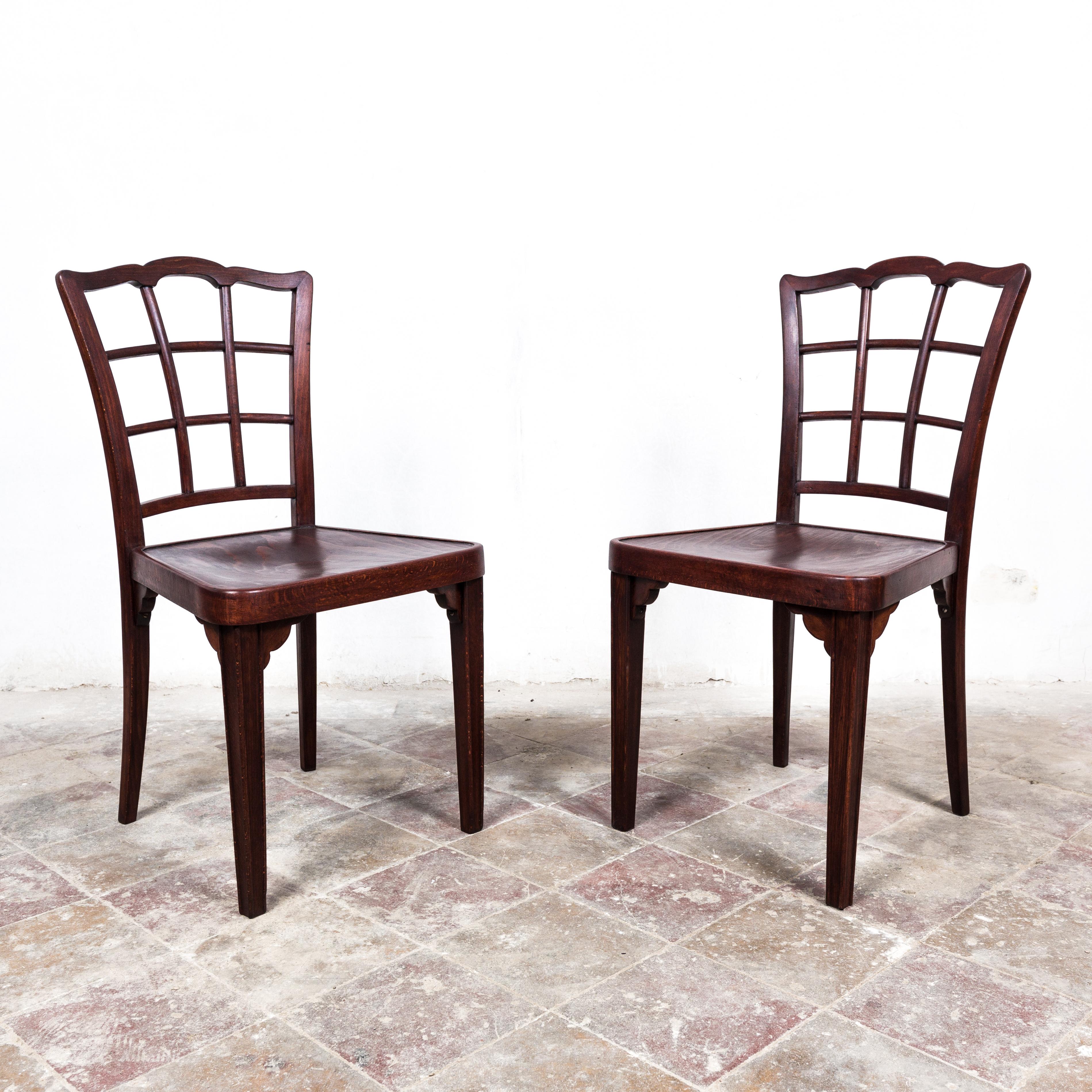 Paar seltene Thonet-A 562-Stühle von Otto Prutscher (Österreichisch) im Angebot