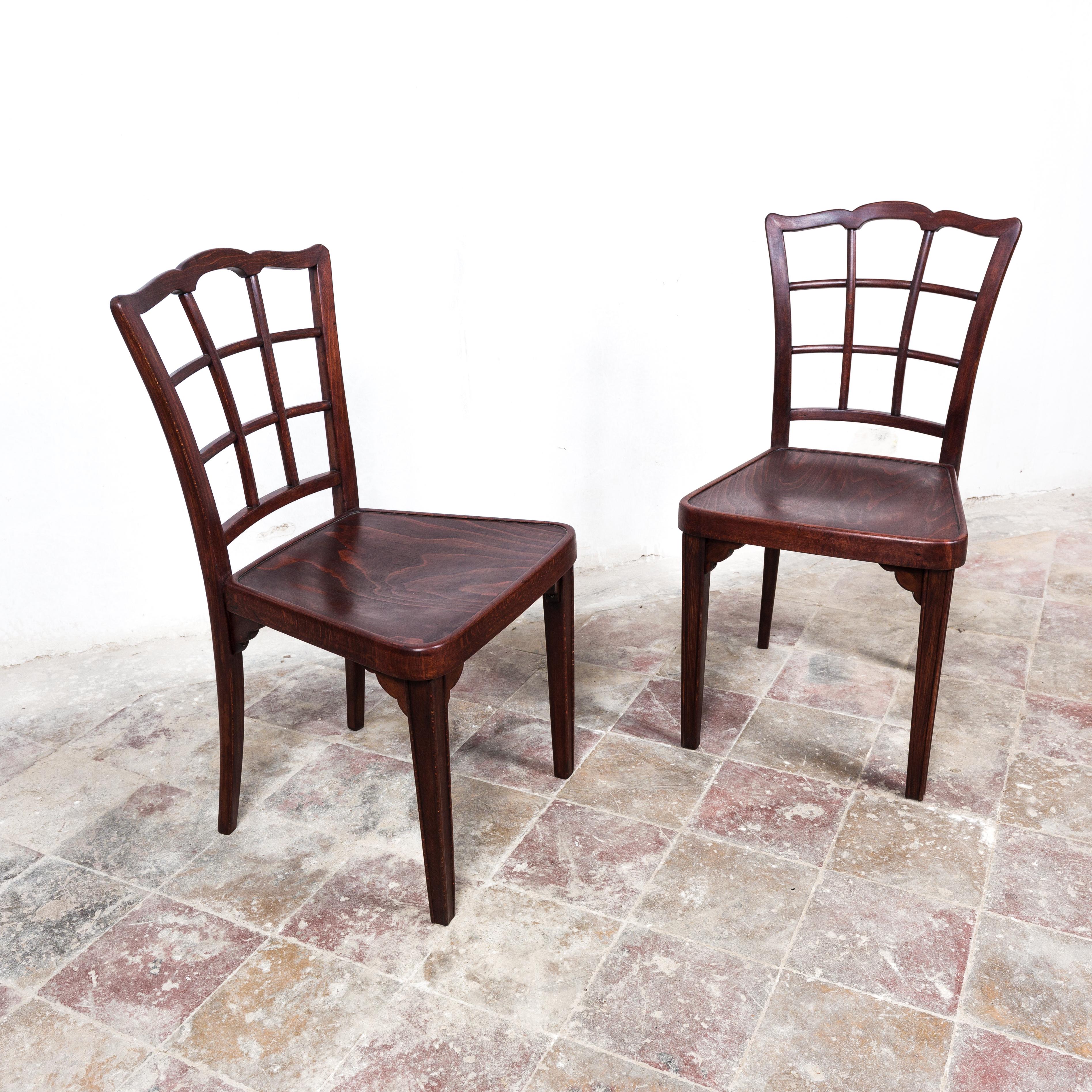 Early 20th Century Pair of Rare Thonet A 562 Chairs by Otto Prutscher For Sale