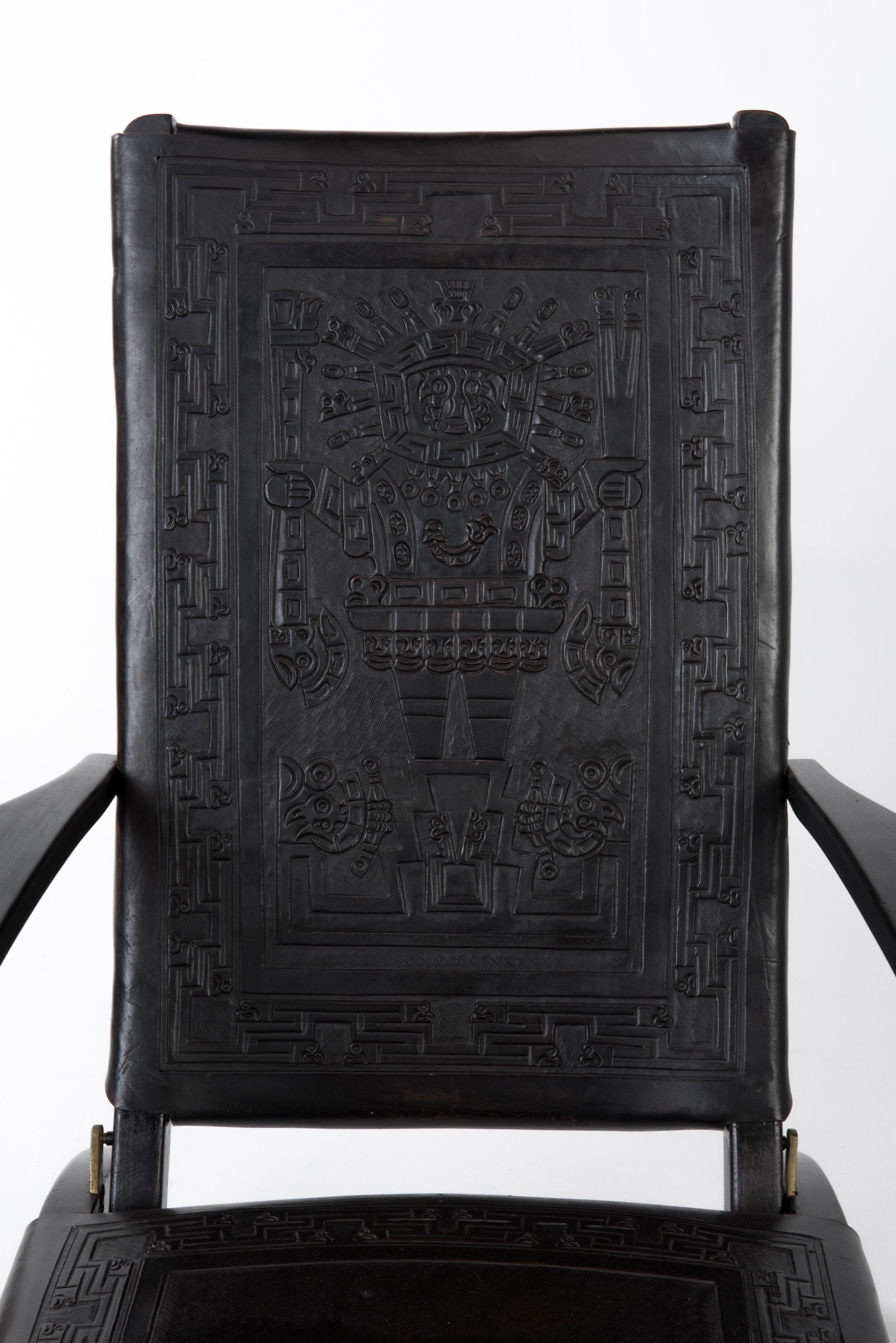 Ensemble rarissime de deux fauteuils pliants à dossier haut, de style moderne du milieu du siècle, conçus par Angel I. Pazmino dans les années 1970 pour Muebles de Estilo, en Équateur. Les chaises sont exécutées en bois et en cuir épais de selle