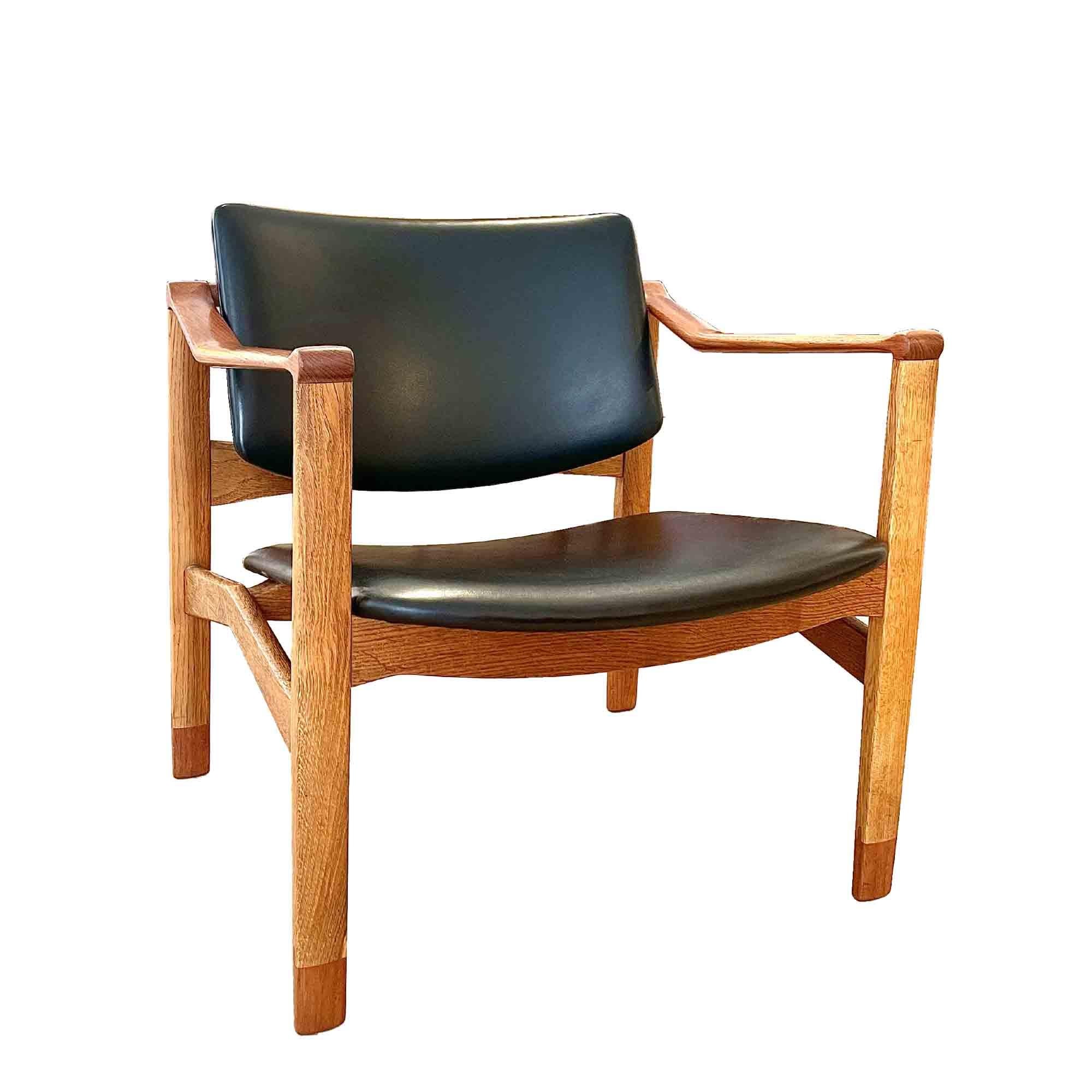 Mid-Century Modern Pair of Rare Vintage Launge Chairs by William Watting, design 1950's For Sale
