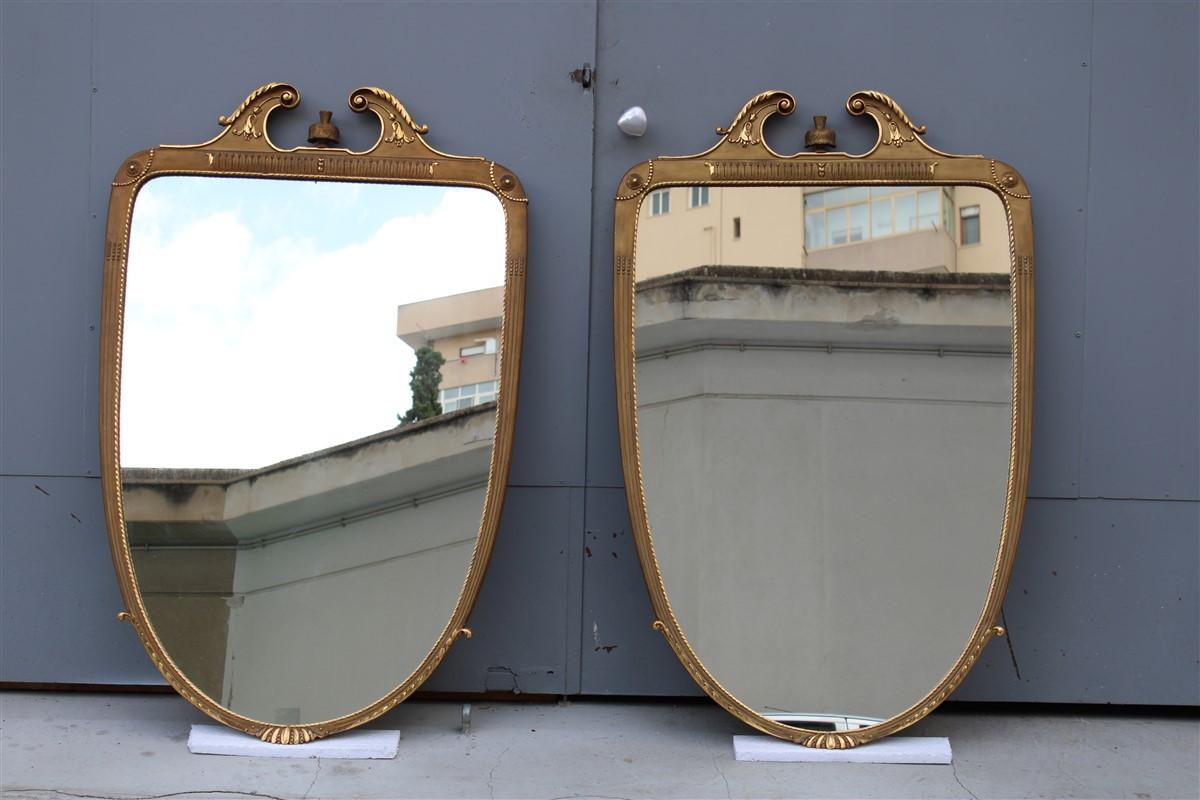 Paire de rares miroirs muraux en bois et feuille d'or 1955 Cantù Giovanni Gariboldi Style.
Élégance unique.