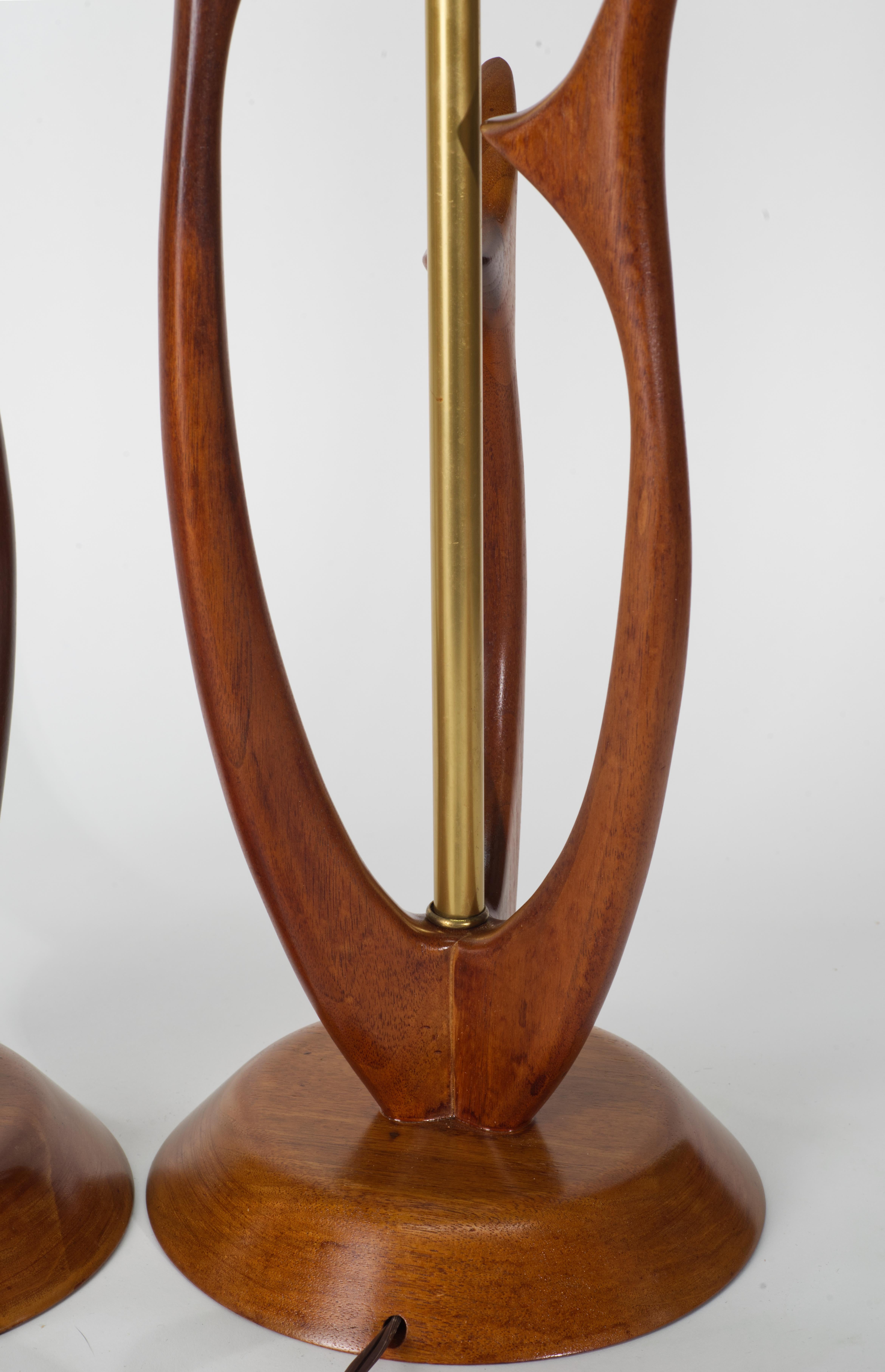 Pair of Walnut and Brass Table Lamps in Style of Modeline, Mid Century Modern For Sale 4
