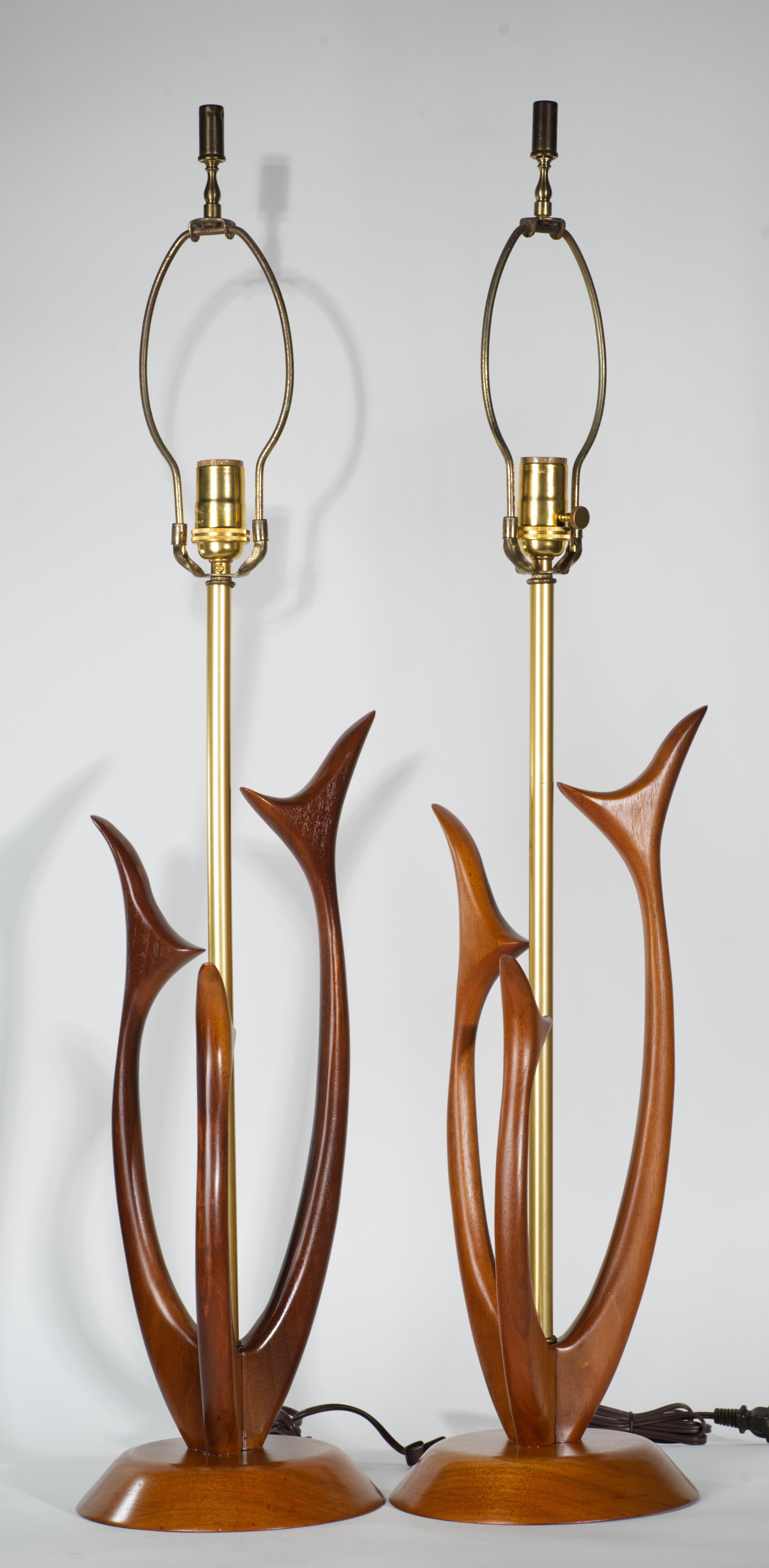 Hand-Crafted Pair of Walnut and Brass Table Lamps in Style of Modeline, Mid Century Modern For Sale