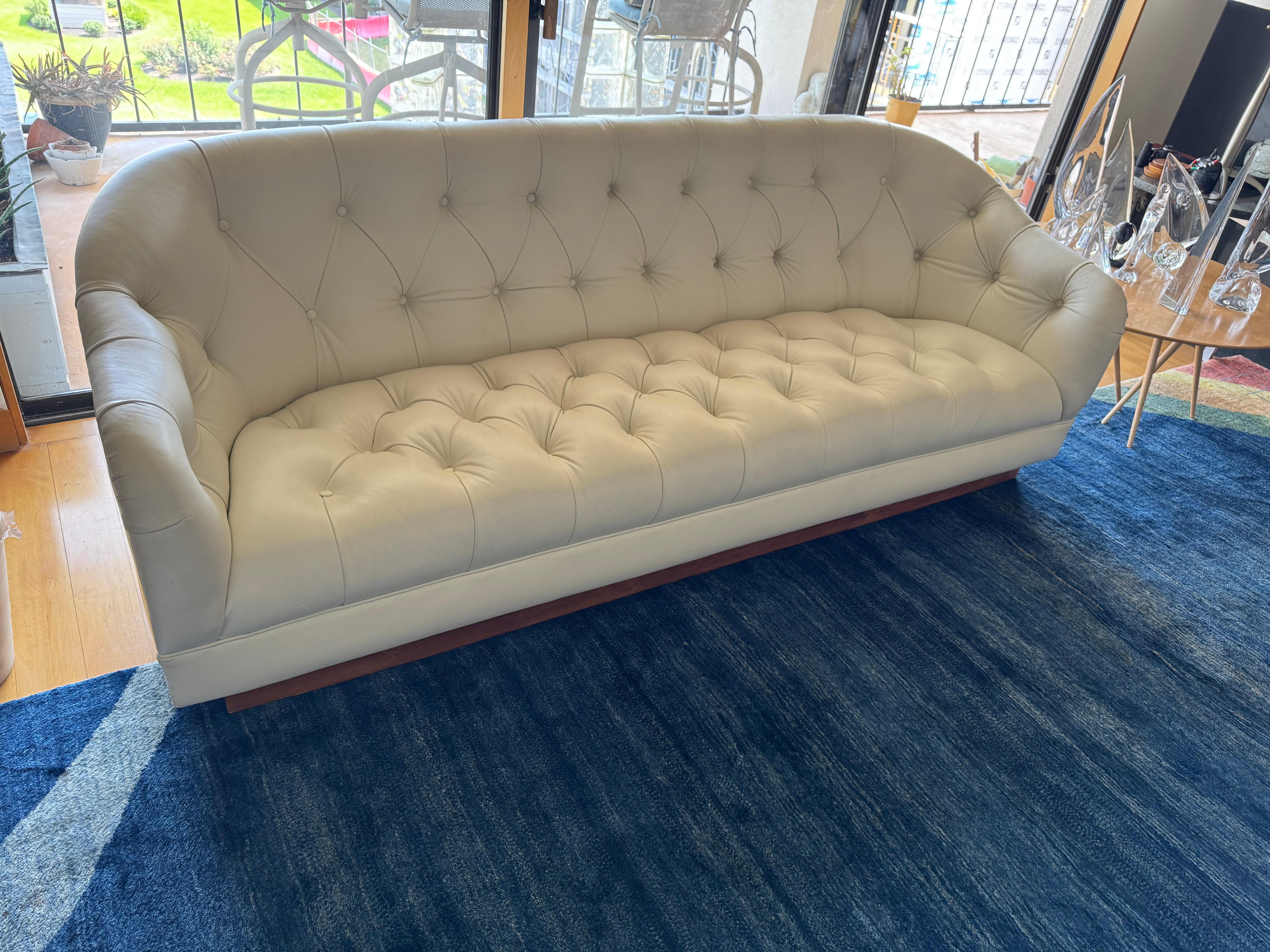 Pair of Rare Ward Bennett Plinth Base Tufted White Leather Sofas In Good Condition For Sale In Pasadena, TX