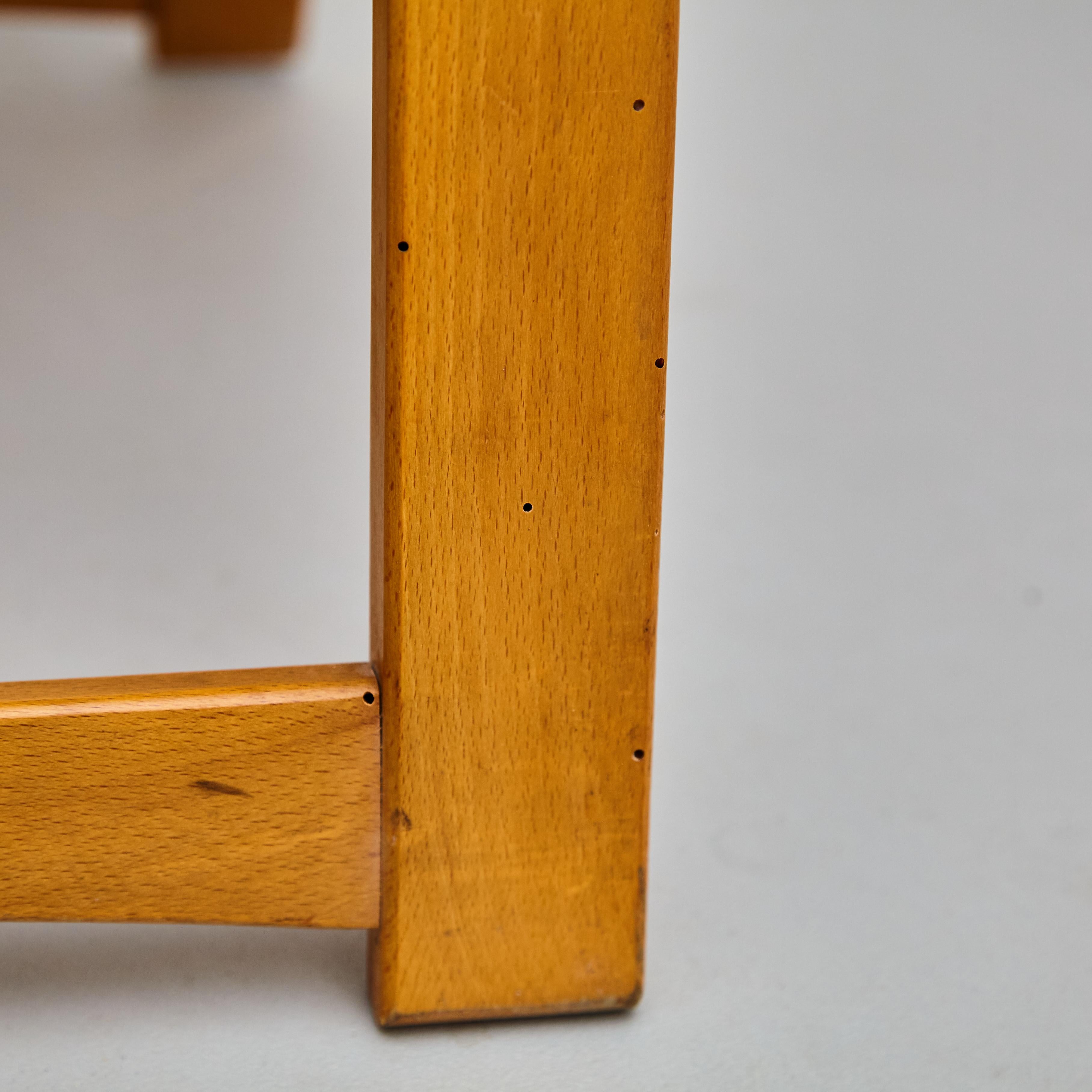 Paar Rationalistische klappbare Stühle aus Rattan und Holz, um 1960 im Angebot 7