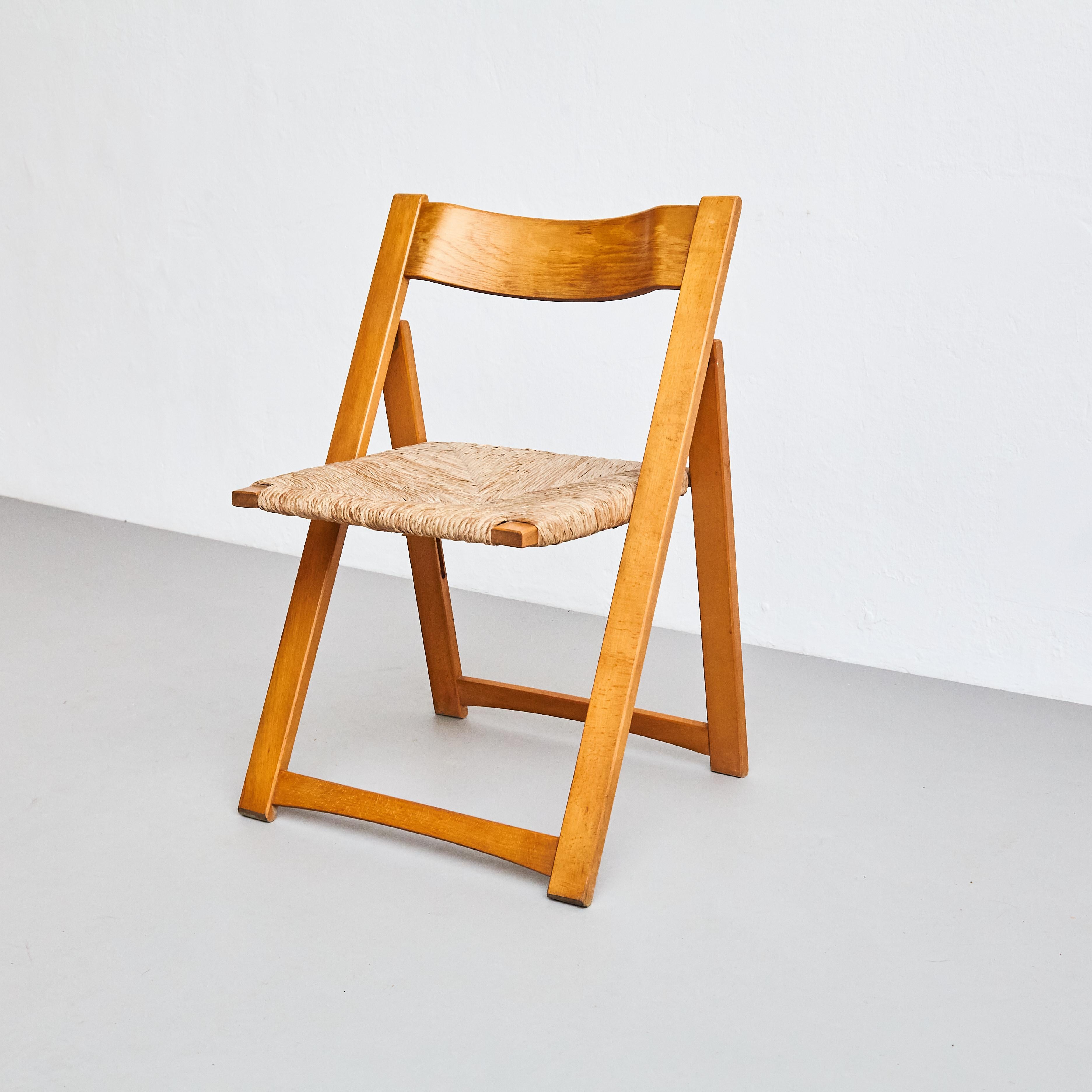 Paar Rationalistische klappbare Stühle aus Rattan und Holz, um 1960 im Angebot 10