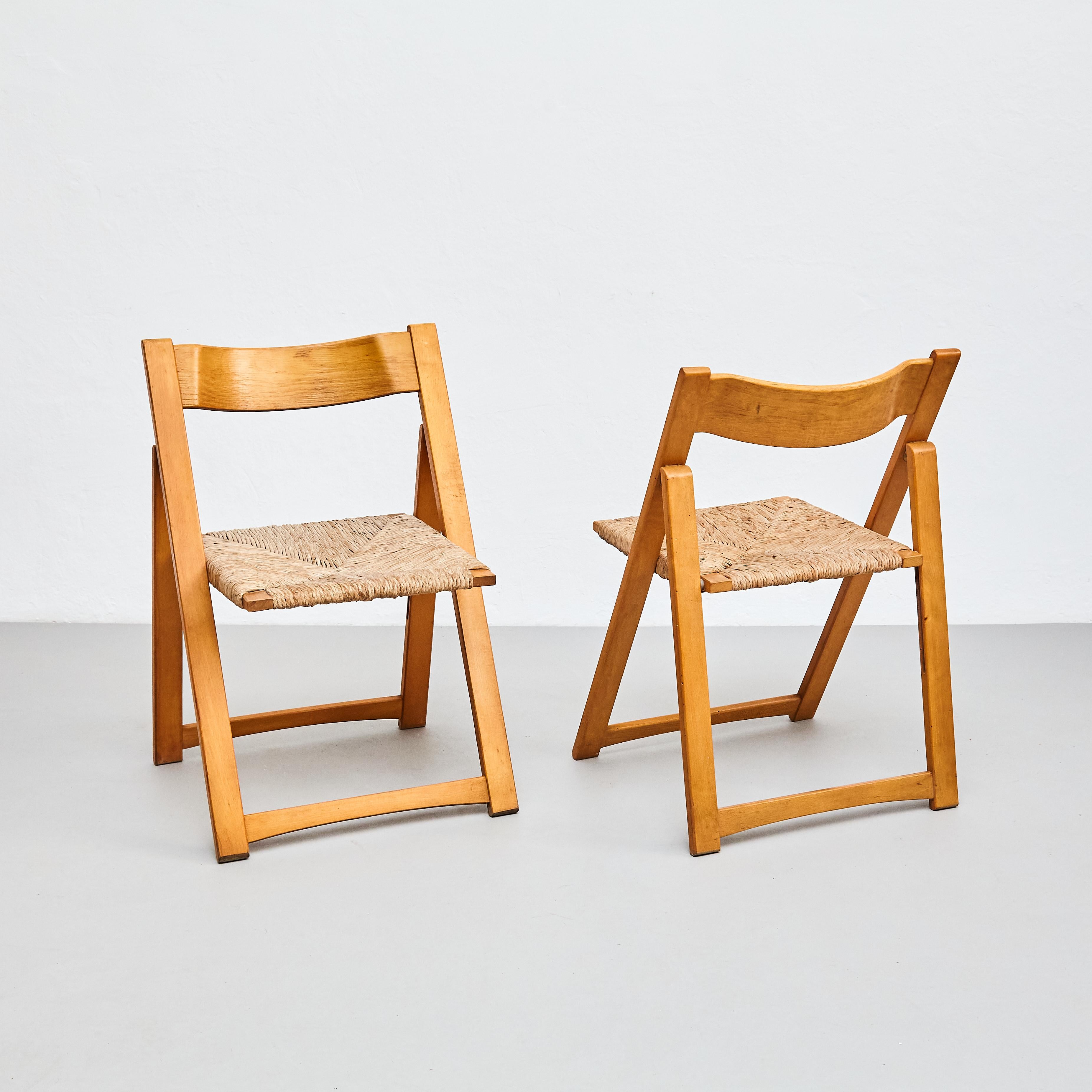 Mid-Century Modern Pair of Rationalist Rattan and Wood Folding Chairs, circa 1960 For Sale