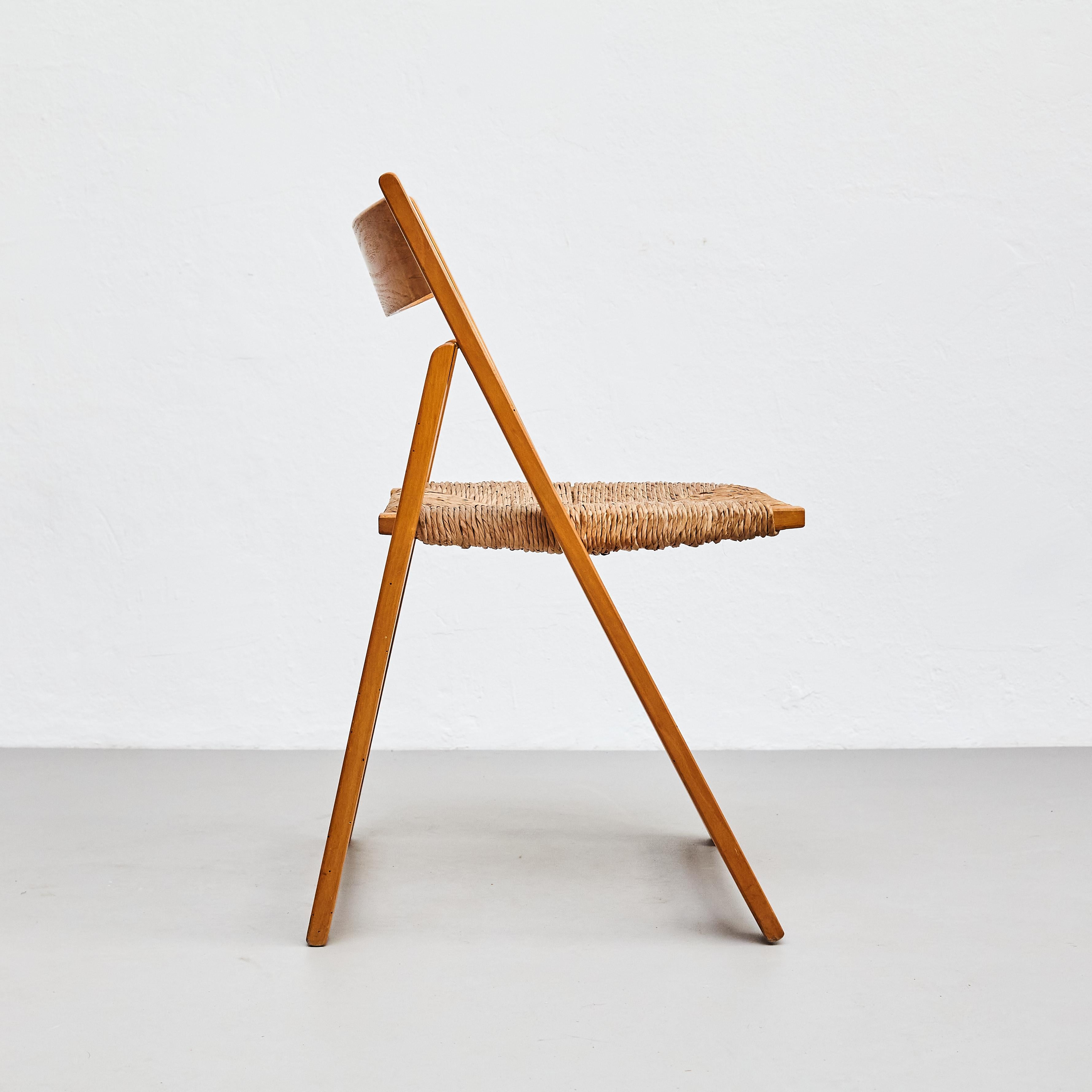 Milieu du XXe siècle Paire de chaises pliantes rares en rotin et bois, vers 1960 en vente