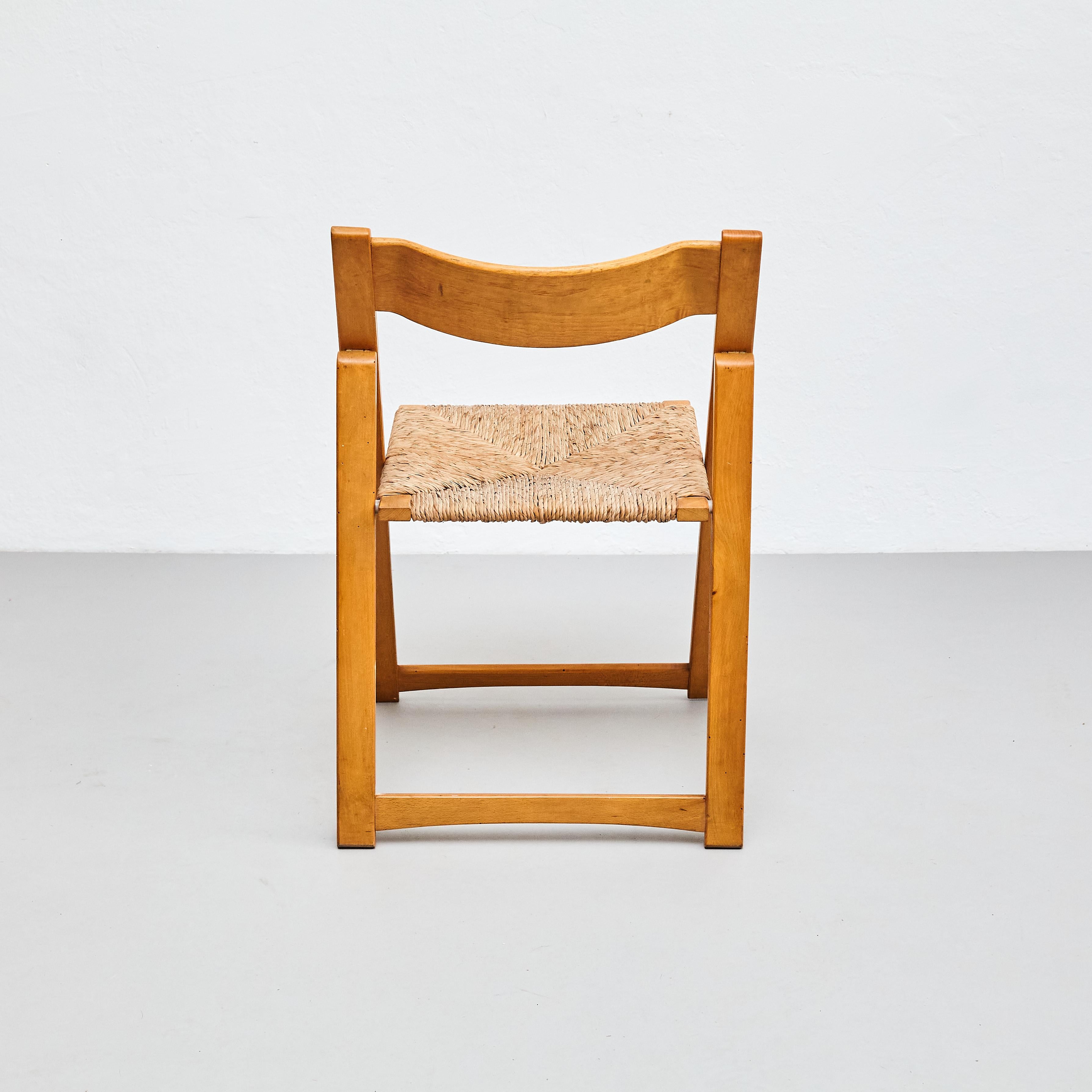 Paar Rationalistische klappbare Stühle aus Rattan und Holz, um 1960 im Angebot 2