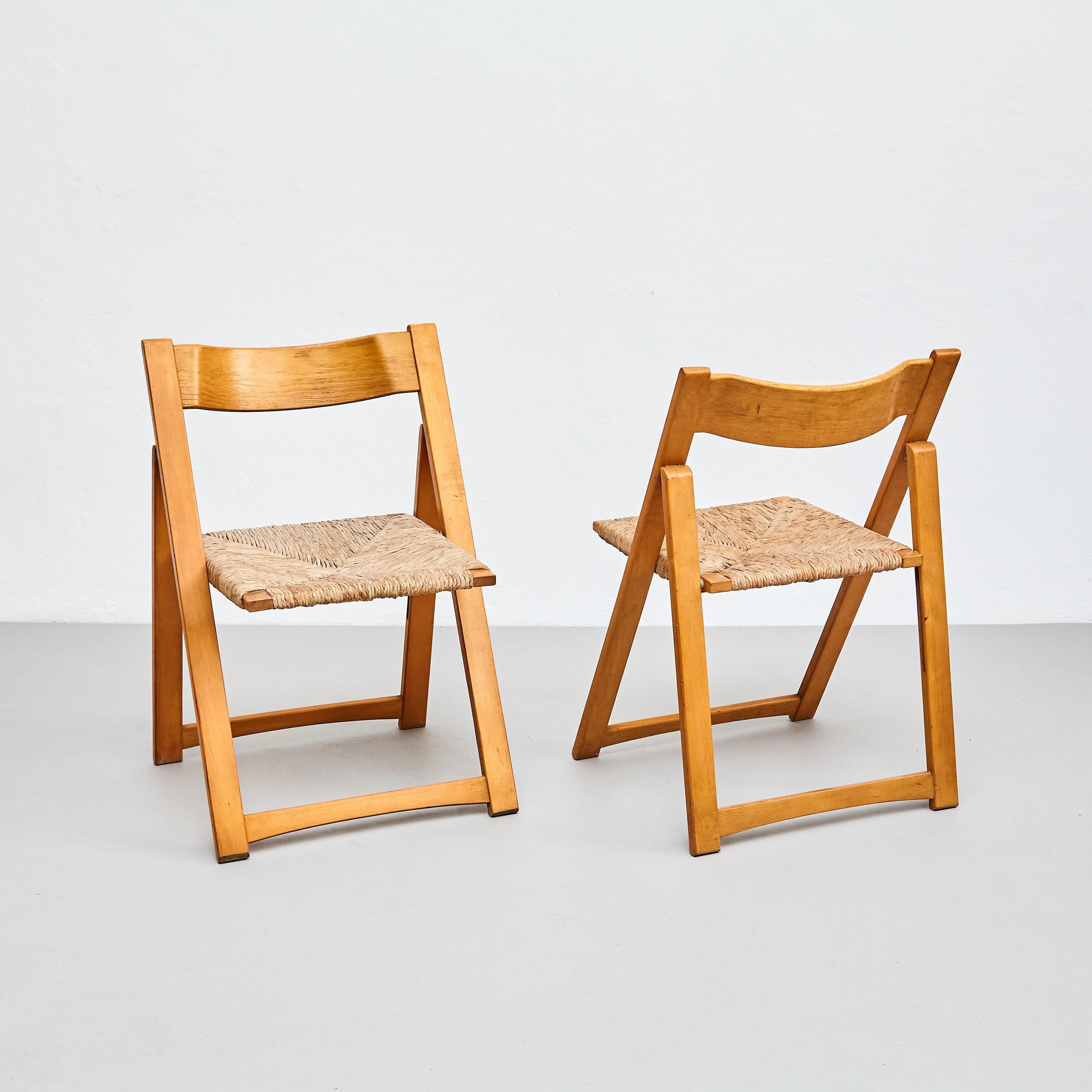 Francese Coppia di sedie Foldes razionaliste in rattan e legno - Francia, circa 1960 in vendita