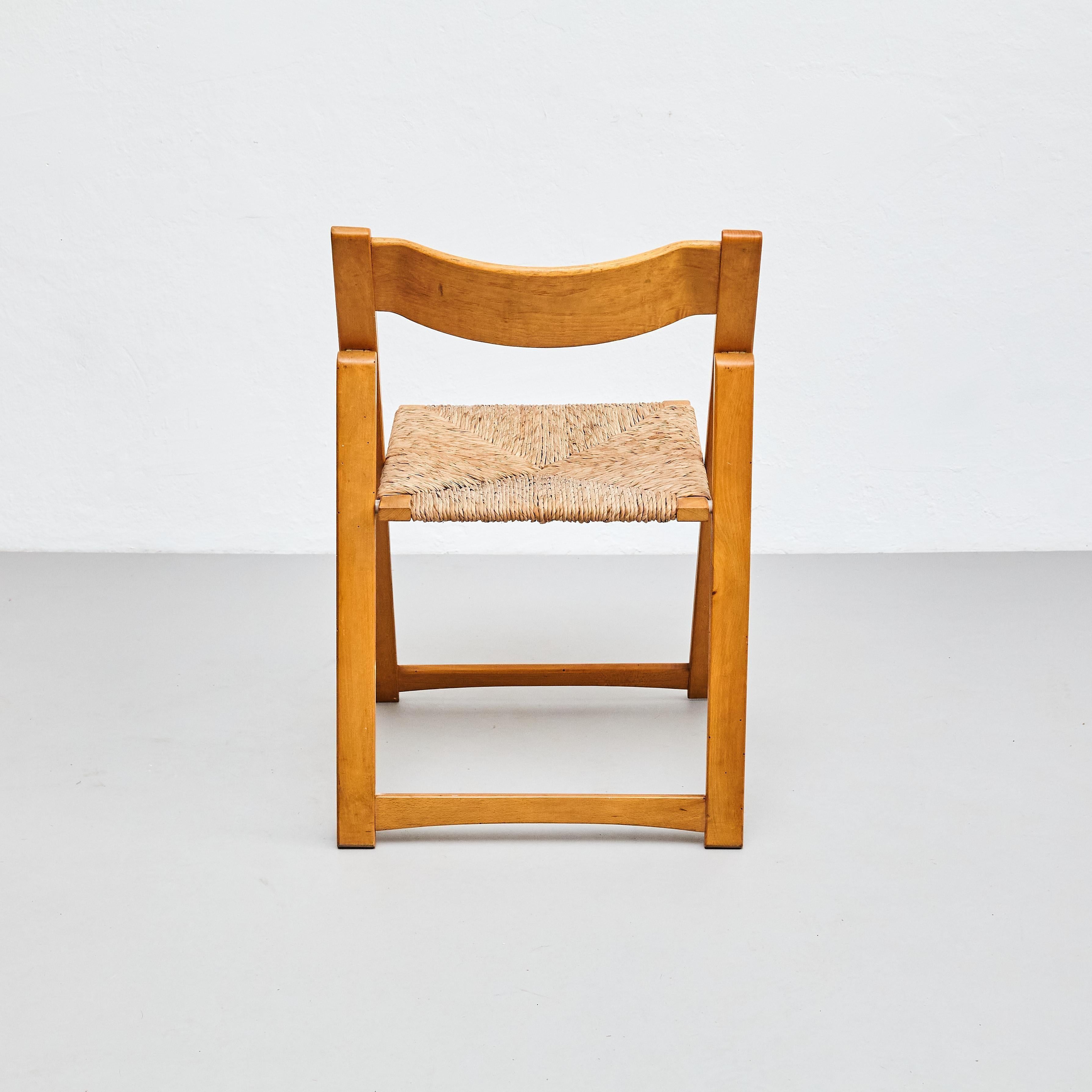 Legno Coppia di sedie Foldes razionaliste in rattan e legno - Francia, circa 1960 in vendita
