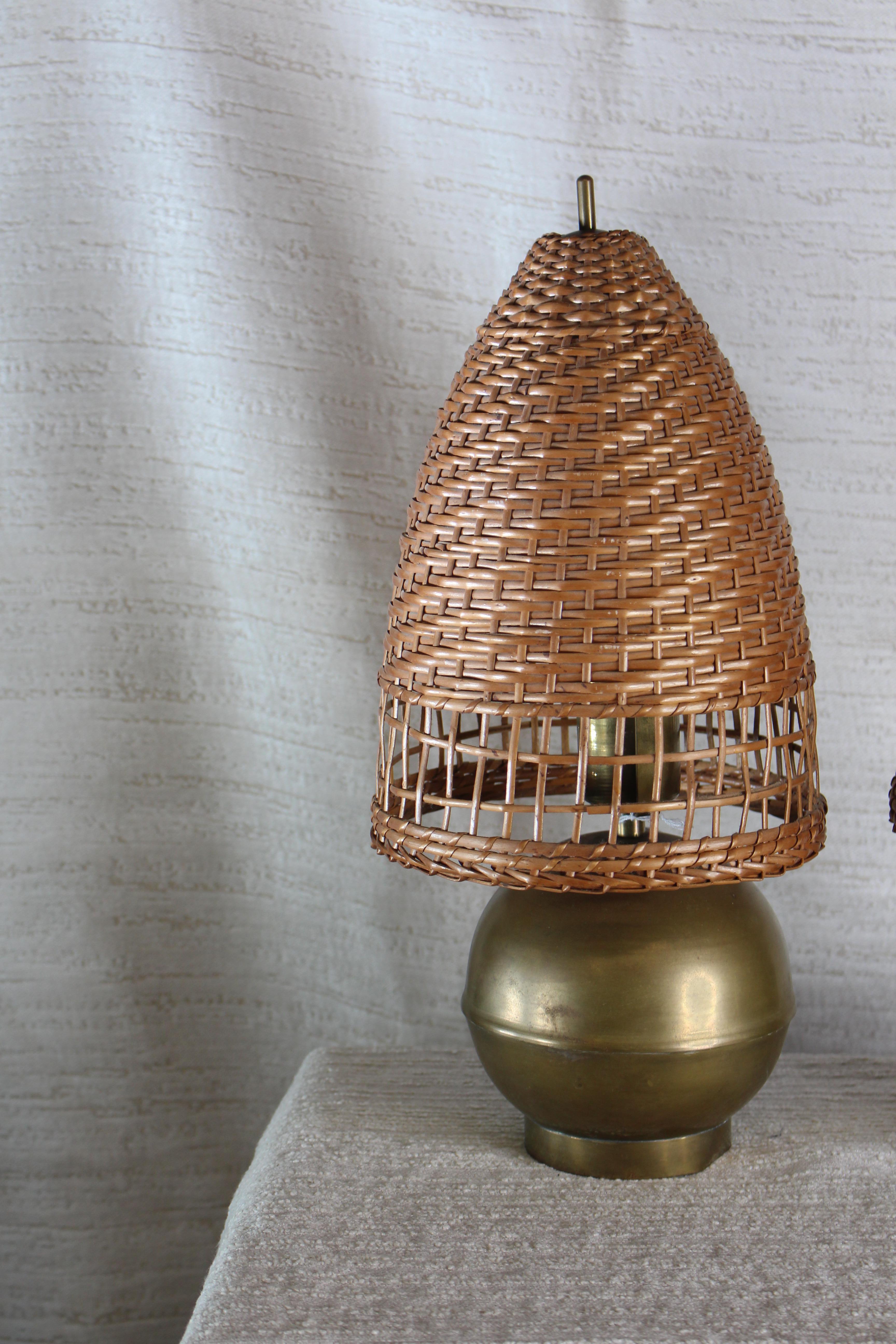 Pair of Rattan and Brass Lamps In Good Condition For Sale In New York, NY