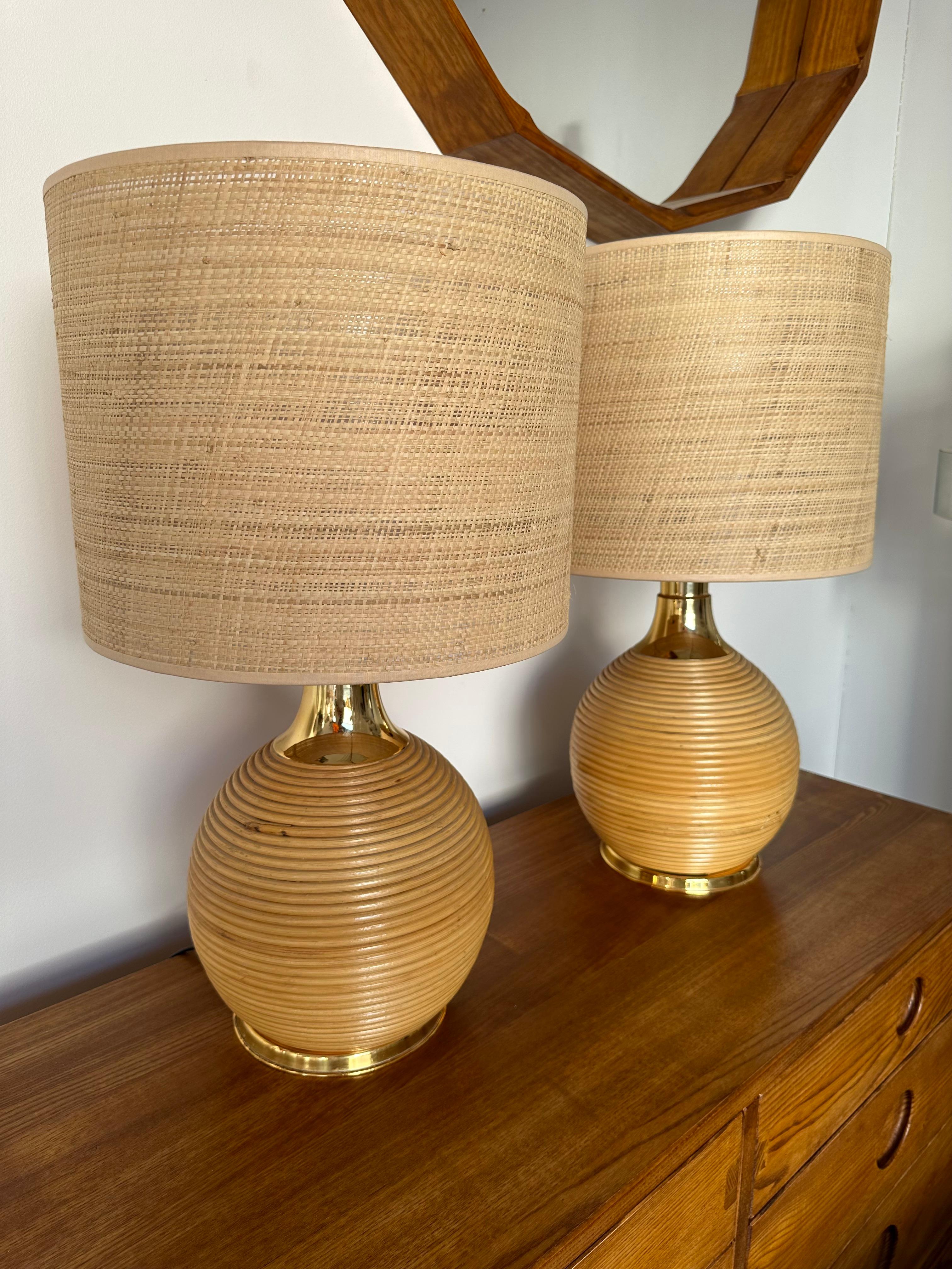 Pair of Rattan and Brass Lamps. Italy, 1970s In Good Condition For Sale In SAINT-OUEN, FR