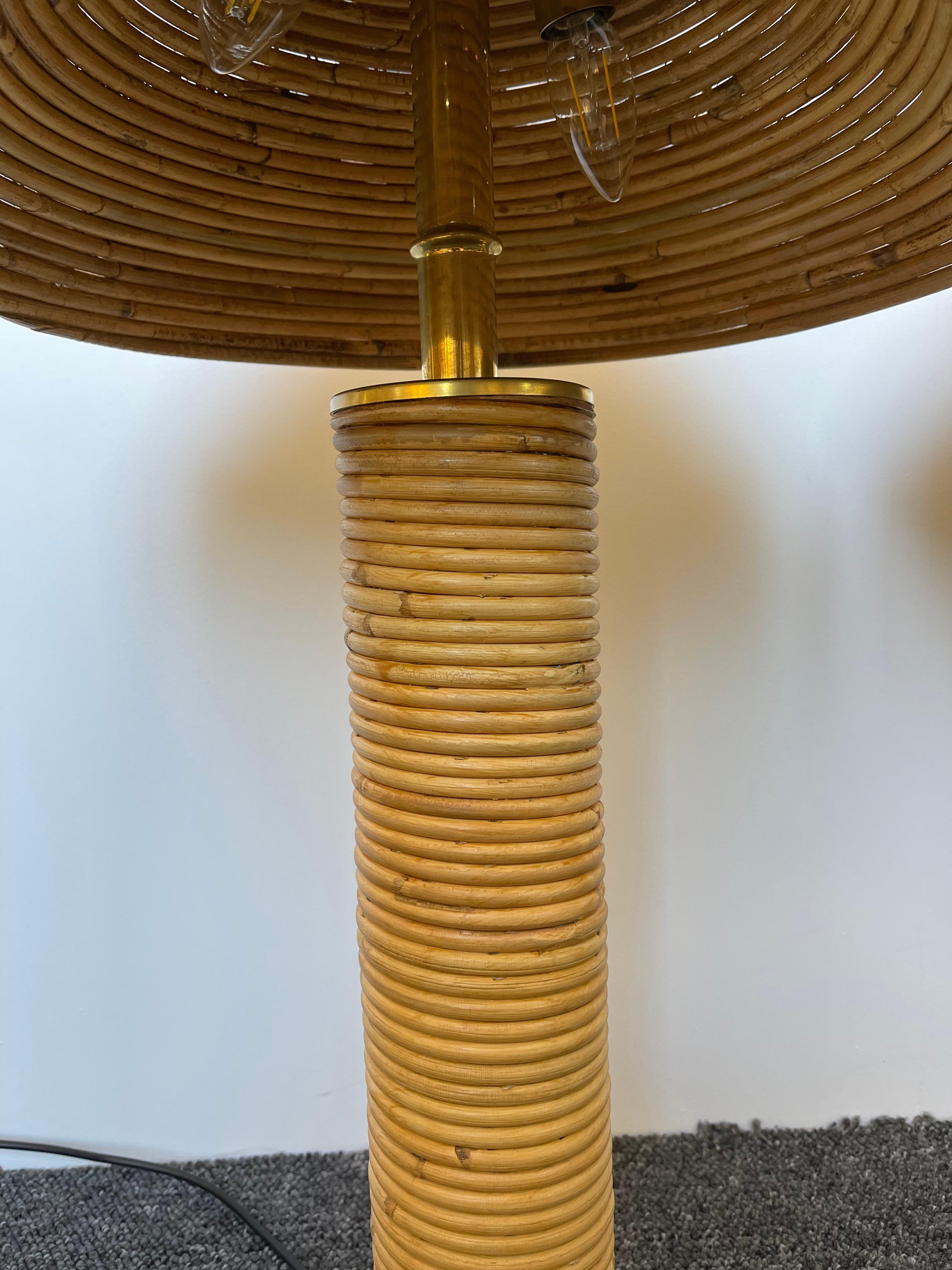 Pair of Rattan and Brass Lamps, Italy In Good Condition For Sale In SAINT-OUEN, FR