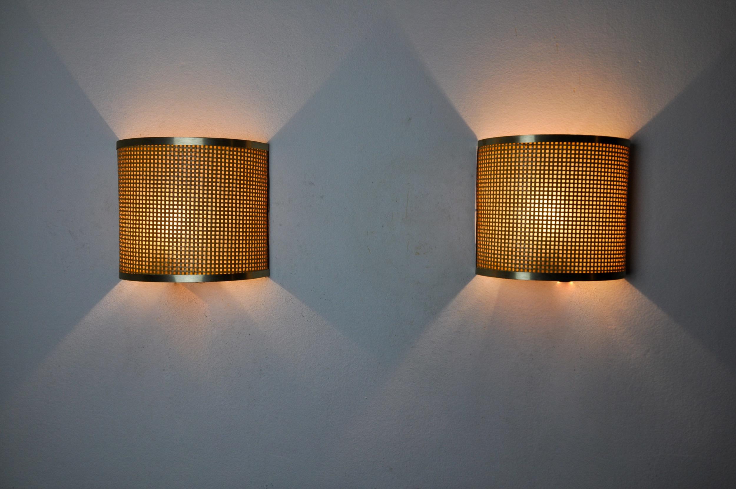 Superb and rare pair of rattan and brass wall lamps designed and produced in italy in the 1960s. A classic design that will illuminate your interior perfectly. Verified electricity, time mark consistent with the age of the object. Unique design
