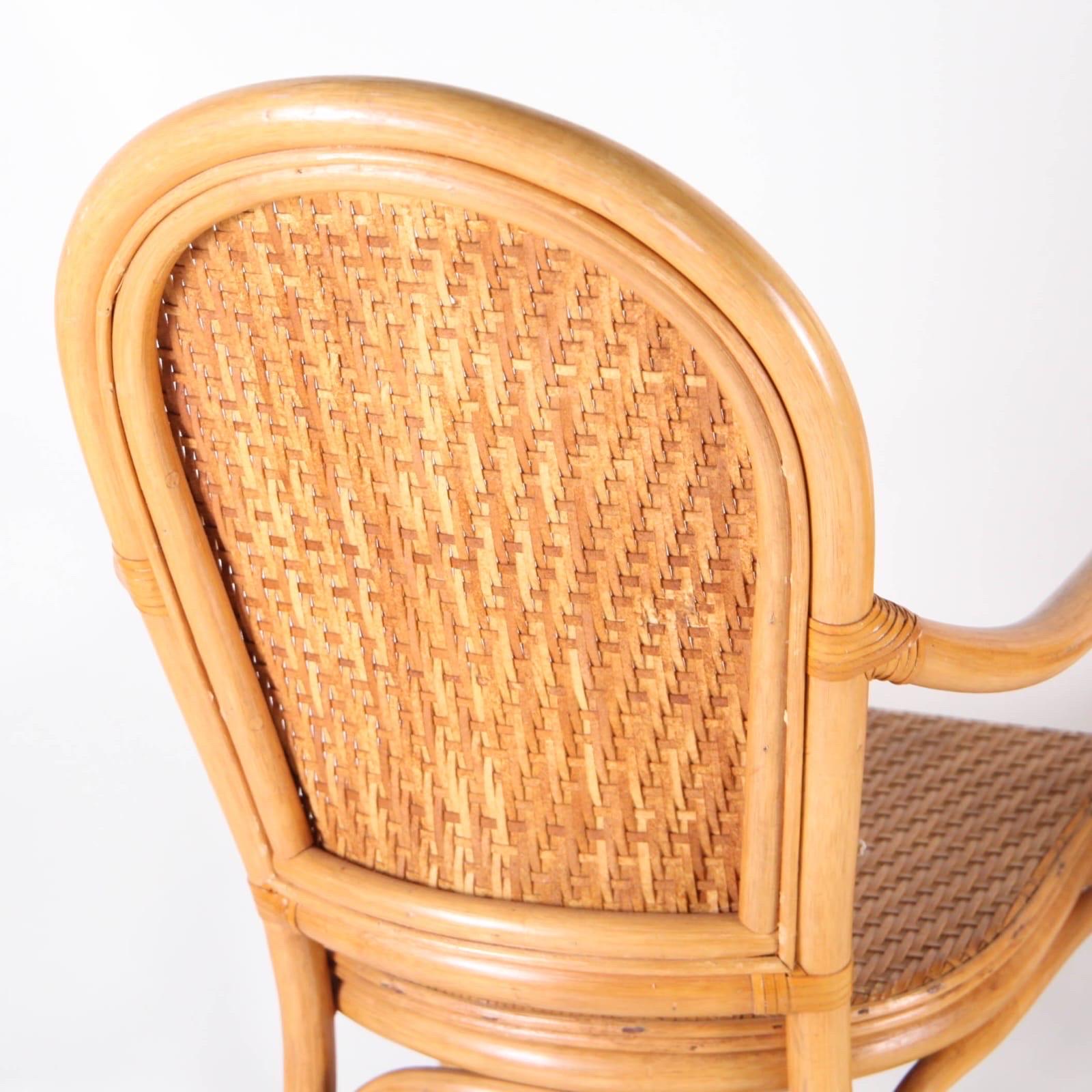 Coppia di poltrone in rattan e pelle intrecciata a mano in vendita 7