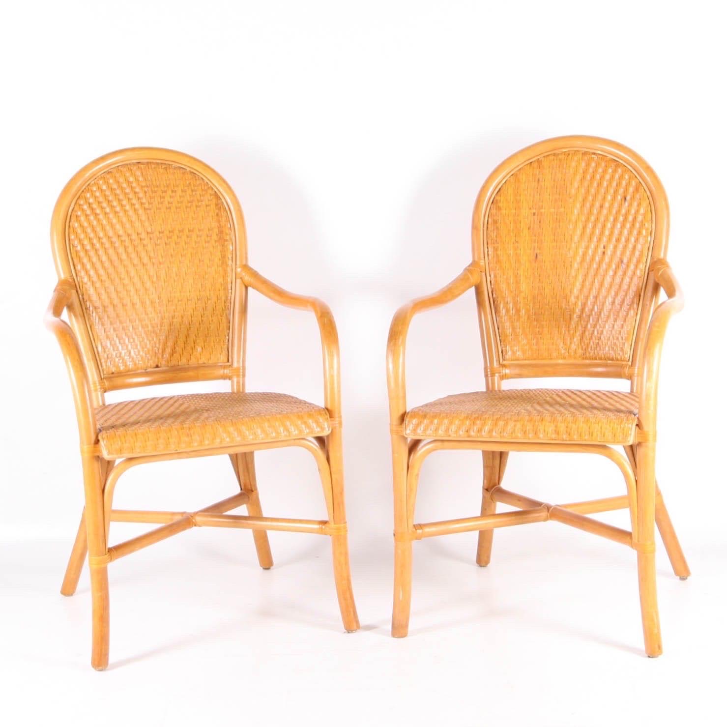 Rara coppia di poltrone in rattan e pelle intrecciata a mano degli anni '70. Un'incredibile lavorazione della pelle, ottima qualità e condizione.  