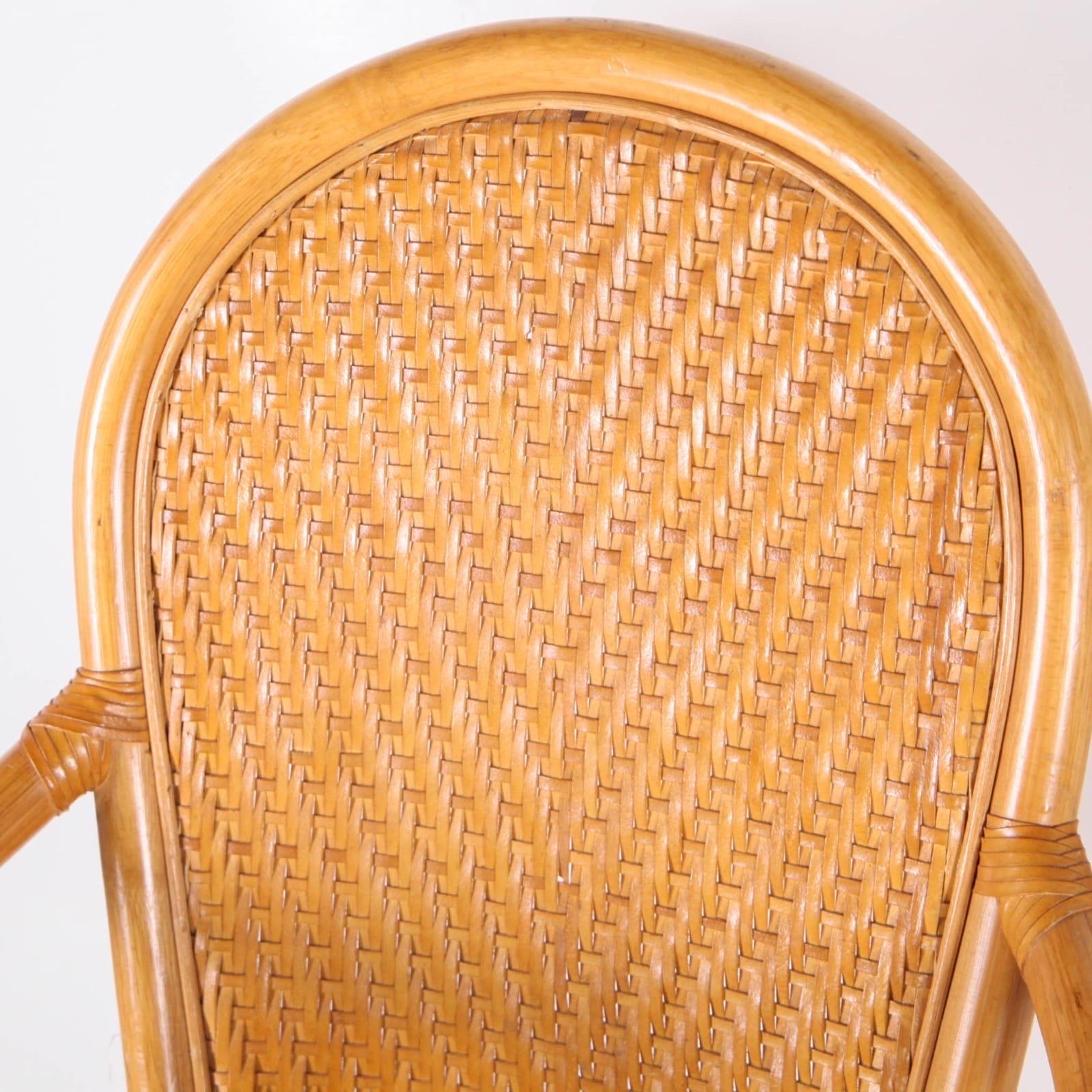Coppia di poltrone in rattan e pelle intrecciata a mano in vendita 4