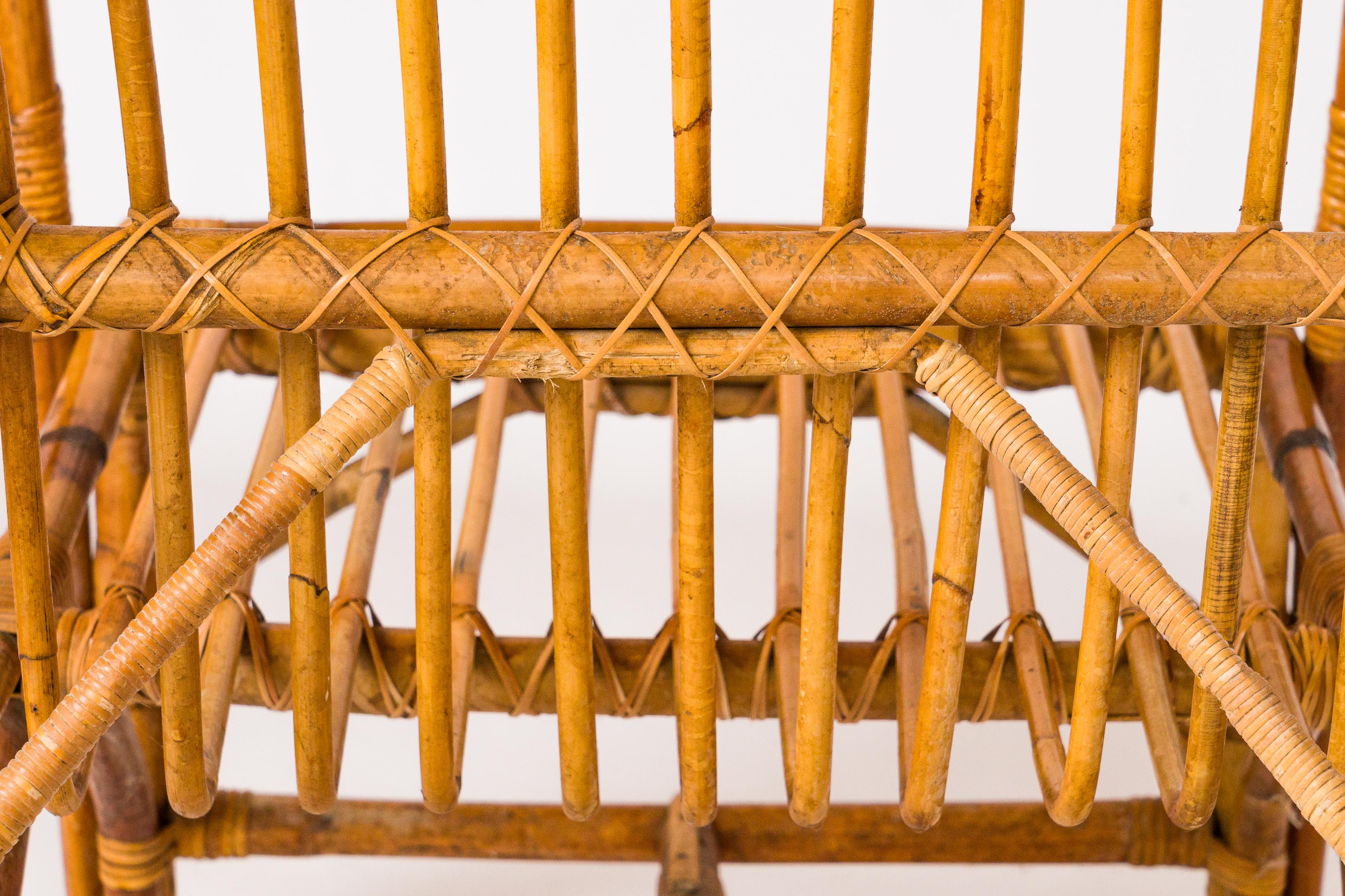 Coppia di poltrone in rattan nello stile di Audoux Minnet - Francia anni '60 in vendita 1